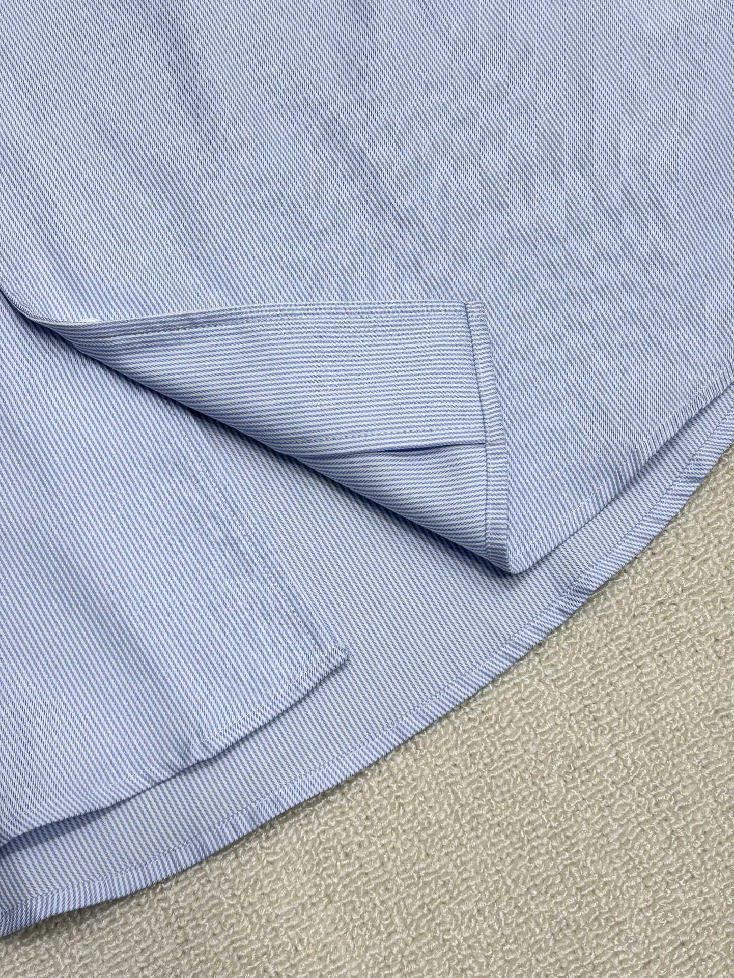 强势上新，新款不断！！！新款衬衫，高级面料高级做工，顶级品质！！！S一XXLS穿125左右m穿140左右