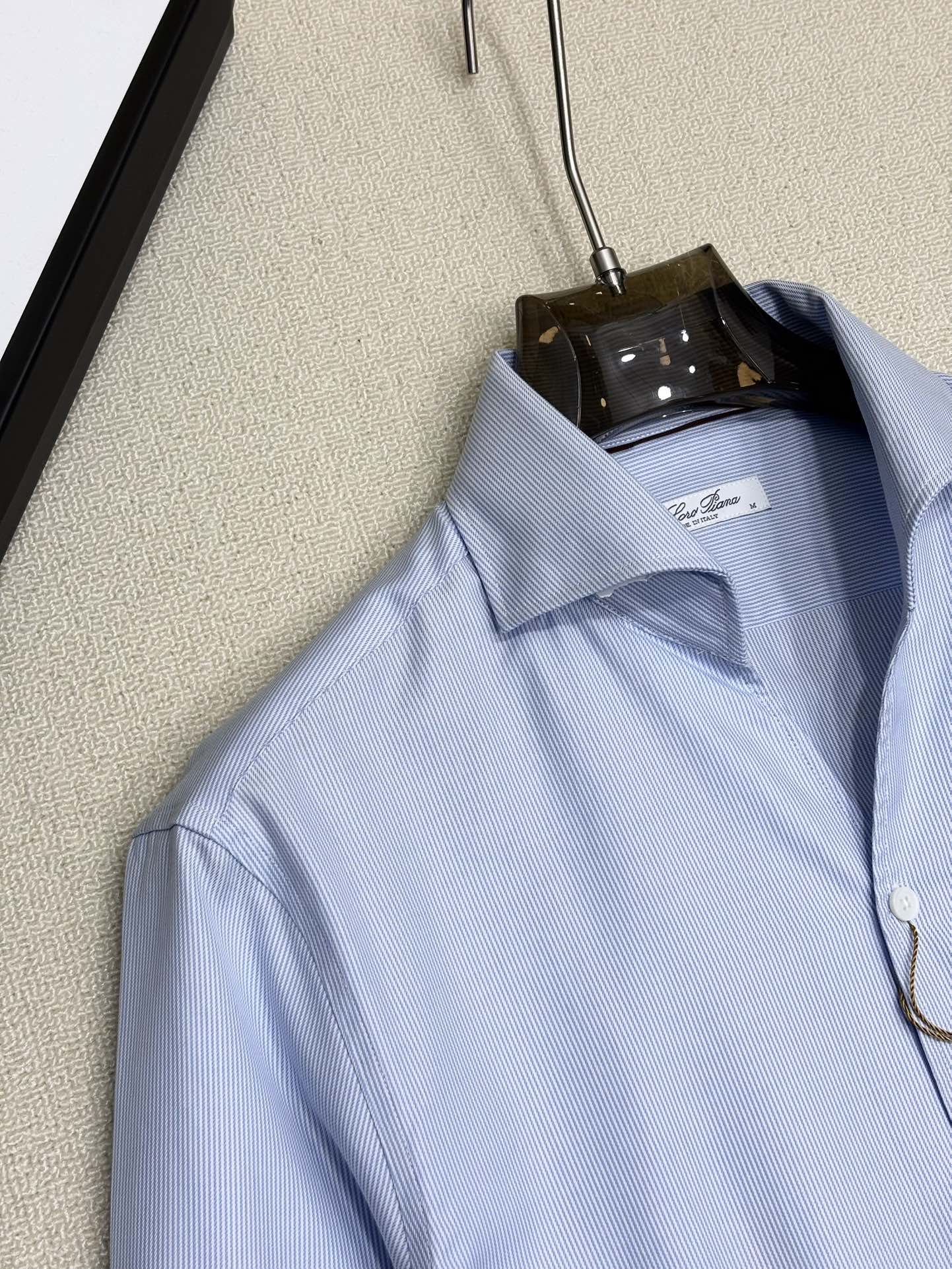 强势上新，新款不断！！！新款衬衫，高级面料高级做工，顶级品质！！！S一XXLS穿125左右m穿140左右