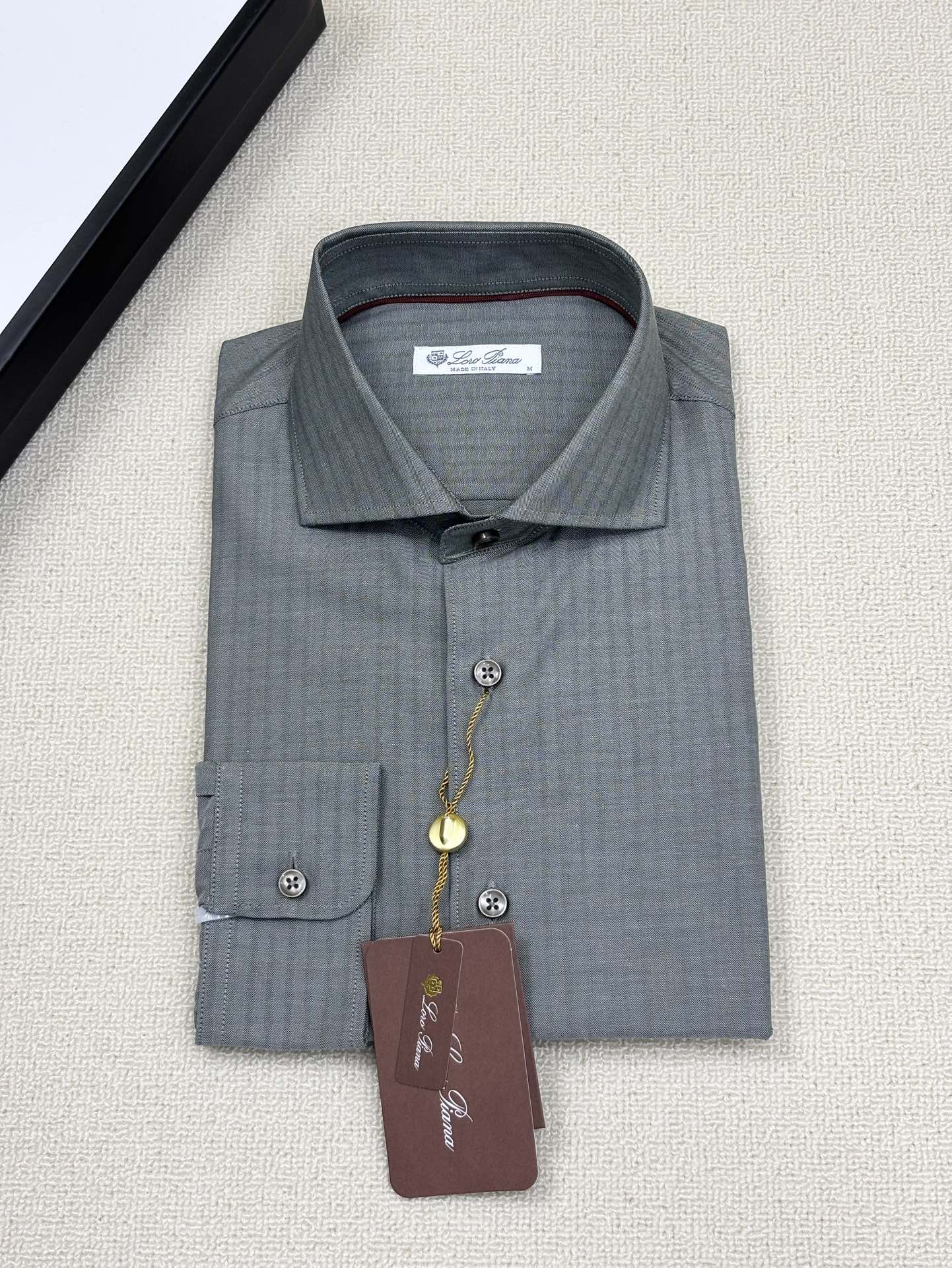 强势上新，新款不断！！！新款衬衫，高级面料高级做工，顶级品质！！！S一XXLS穿125左右m穿140左右