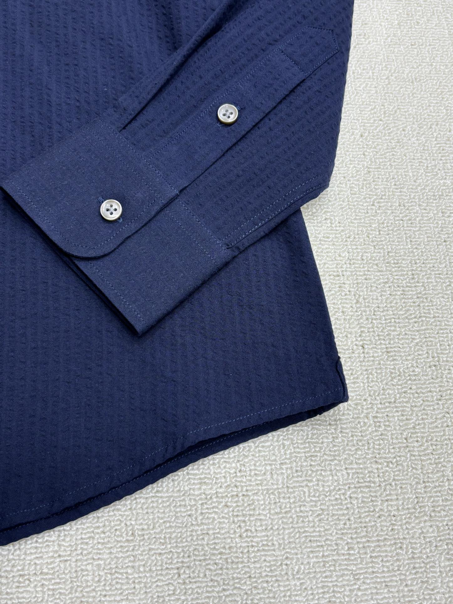 强势上新，新款不断！！！新款衬衫，高级面料高级做工，顶级品质！！！S一XXLS穿125左右m穿140左右