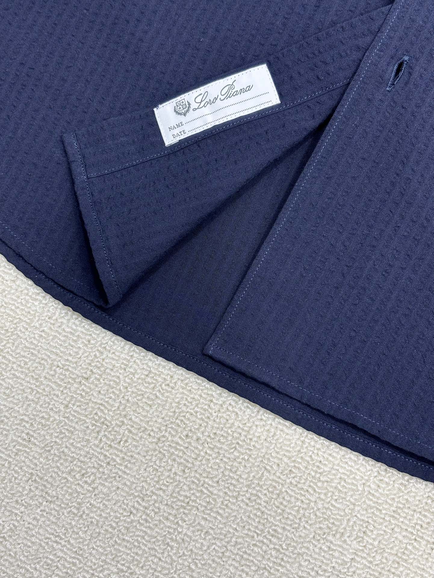 强势上新，新款不断！！！新款衬衫，高级面料高级做工，顶级品质！！！S一XXLS穿125左右m穿140左右