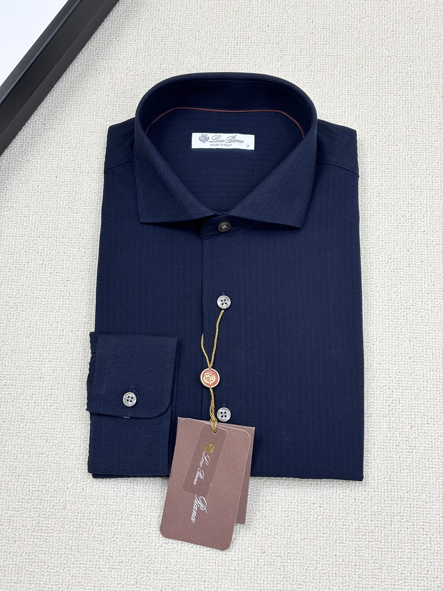 强势上新，新款不断！！！新款衬衫，高级面料高级做工，顶级品质！！！S一XXLS穿125左右m穿140左右