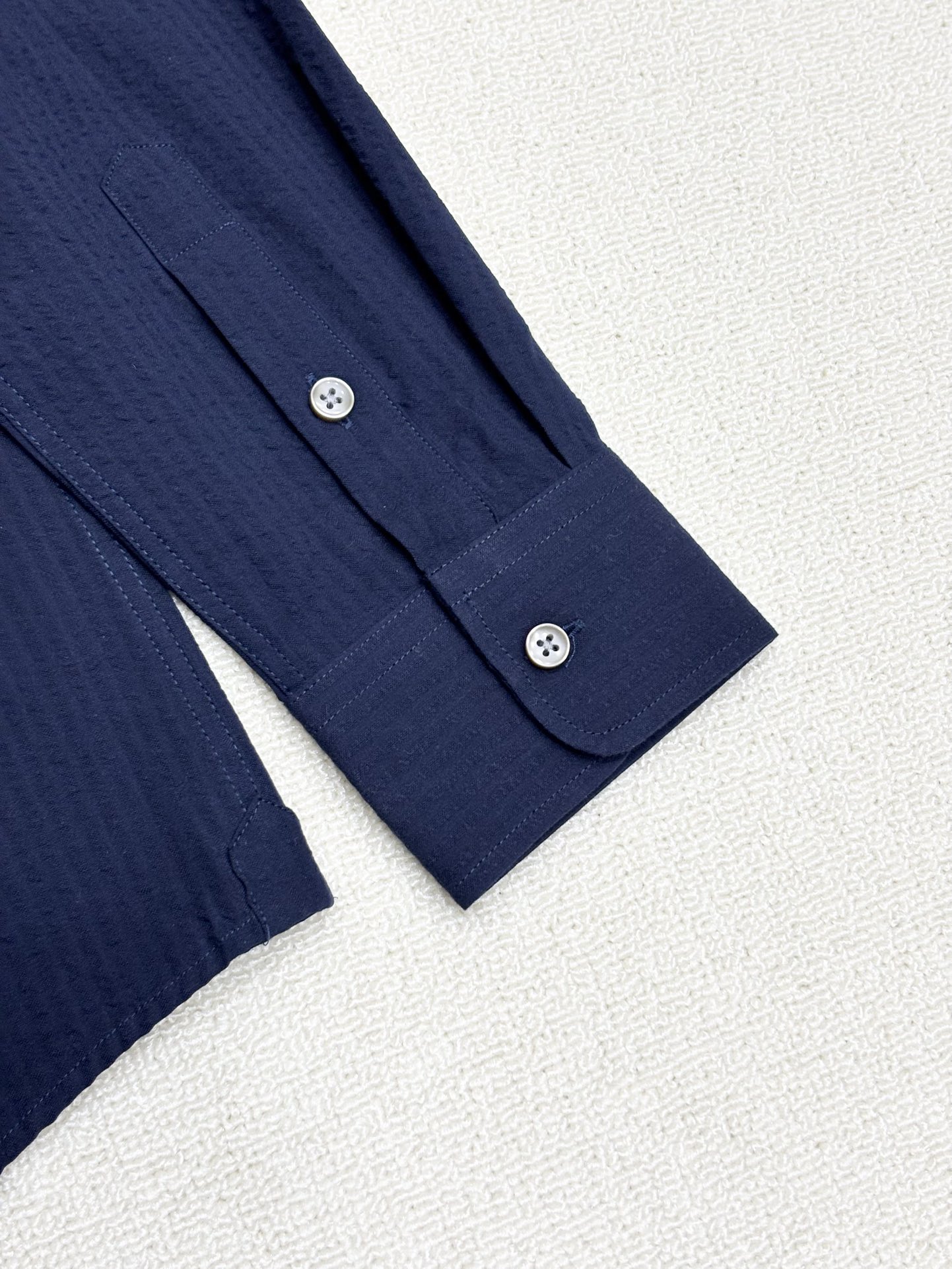 强势上新，新款不断！！！新款衬衫，高级面料高级做工，顶级品质！！！S一XXLS穿125左右m穿140左右