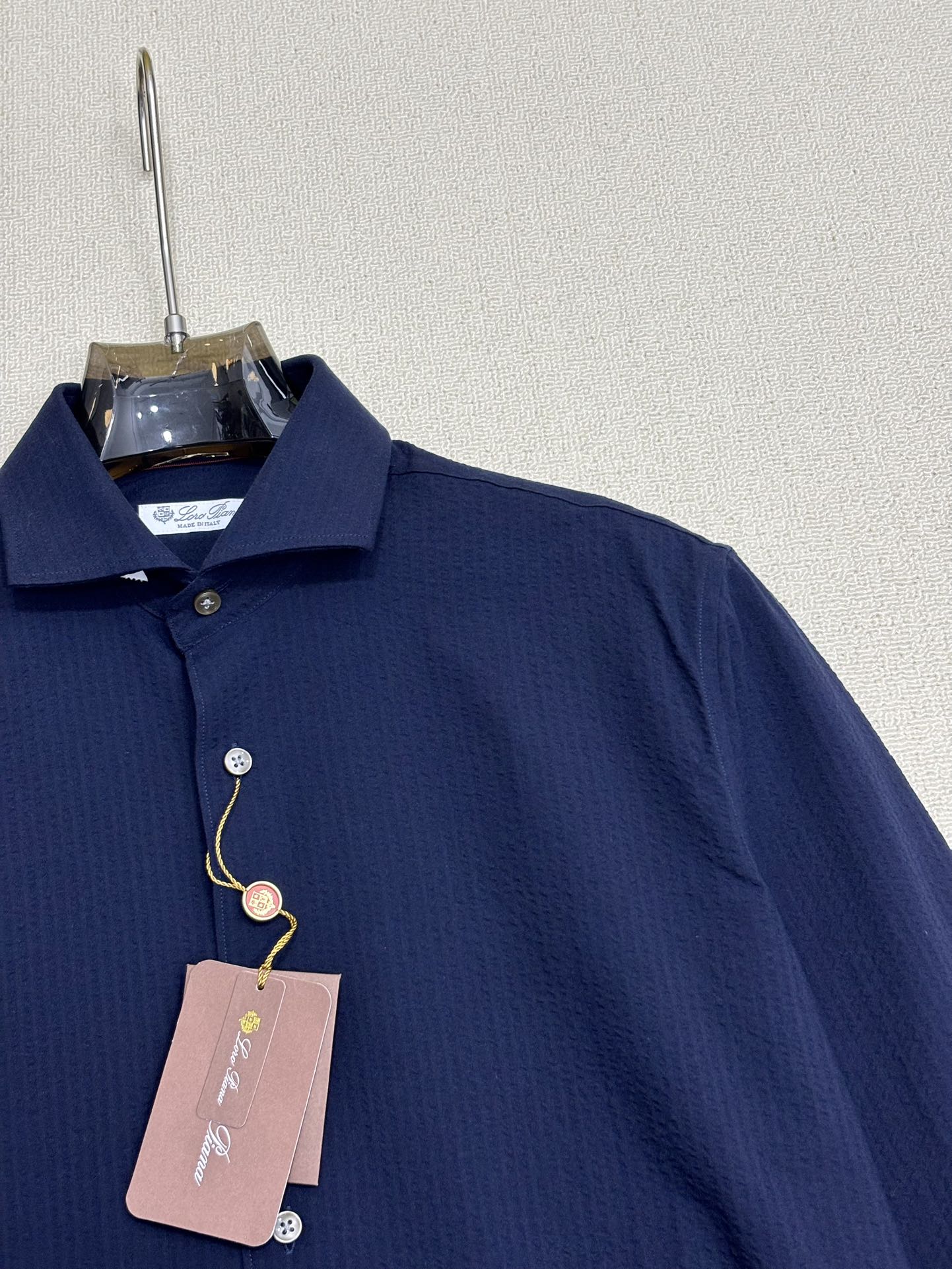 强势上新，新款不断！！！新款衬衫，高级面料高级做工，顶级品质！！！S一XXLS穿125左右m穿140左右