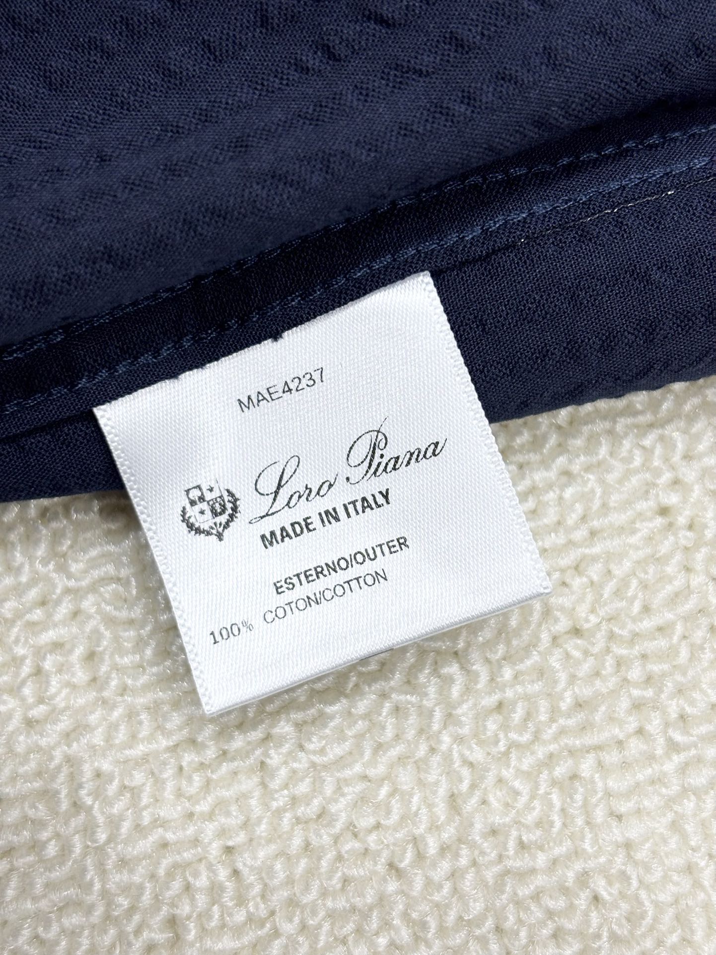 强势上新，新款不断！！！新款衬衫，高级面料高级做工，顶级品质！！！S一XXLS穿125左右m穿140左右