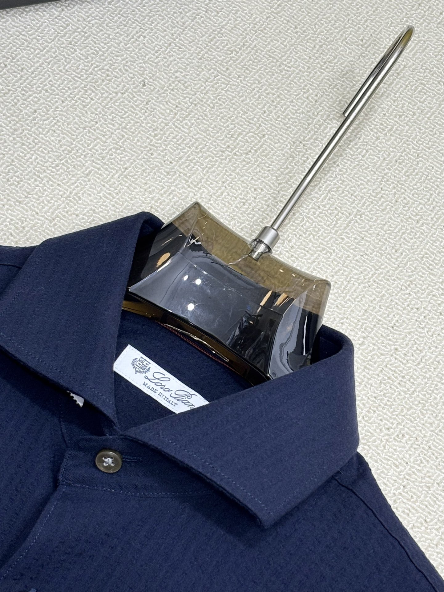 强势上新，新款不断！！！新款衬衫，高级面料高级做工，顶级品质！！！S一XXLS穿125左右m穿140左右