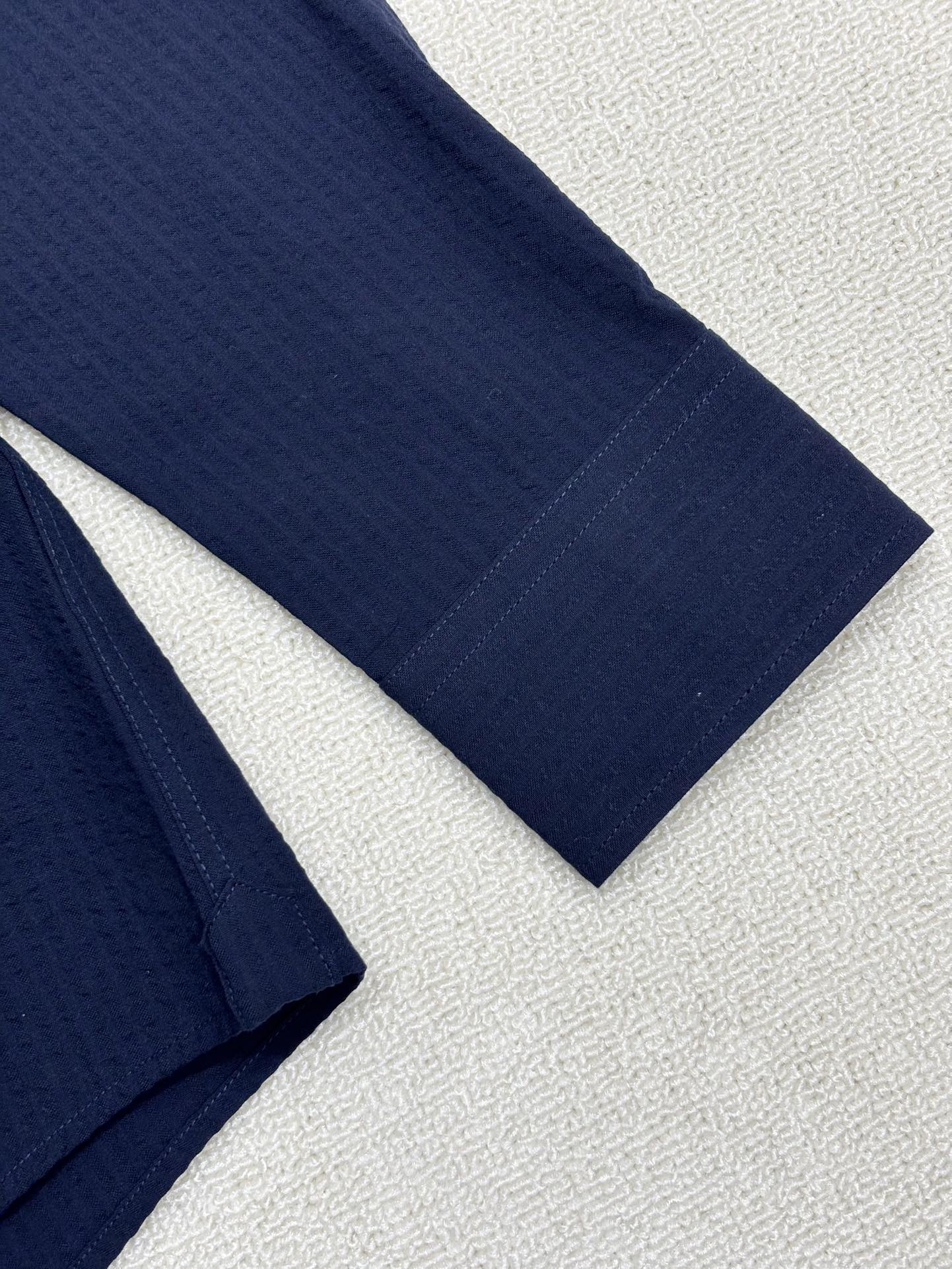 强势上新，新款不断！！！新款衬衫，高级面料高级做工，顶级品质！！！S一XXLS穿125左右m穿140左右