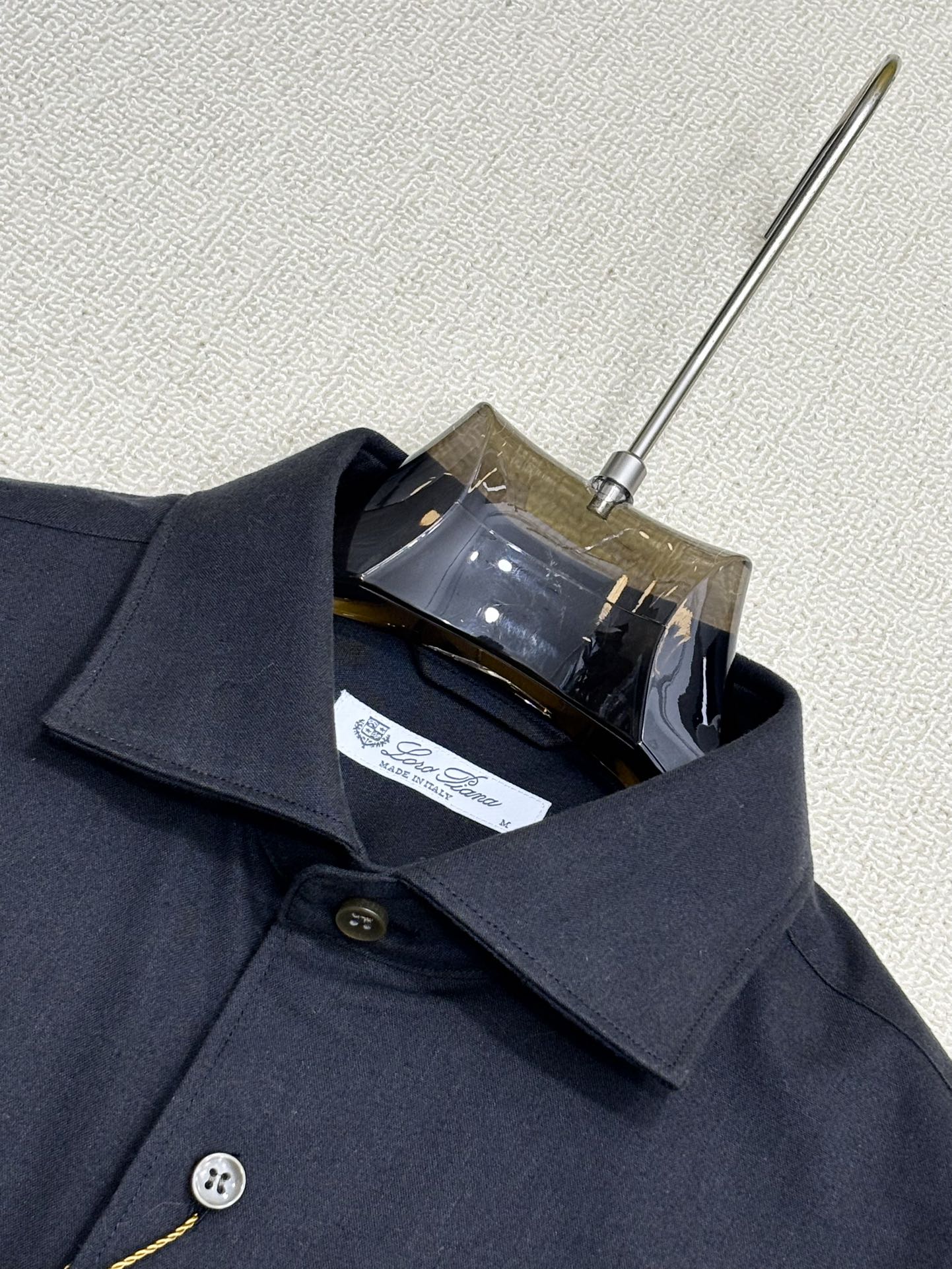 强势上新，新款不断！！！新款衬衫，高级面料高级做工，顶级品质！！！S一XXLS穿125左右m穿140左右