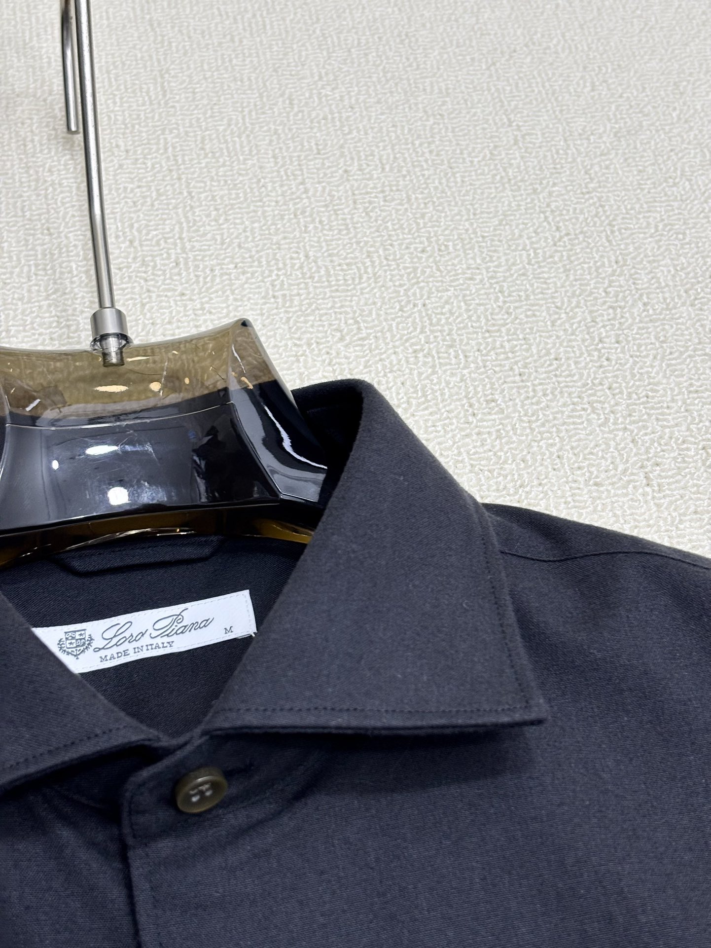 强势上新，新款不断！！！新款衬衫，高级面料高级做工，顶级品质！！！S一XXLS穿125左右m穿140左右