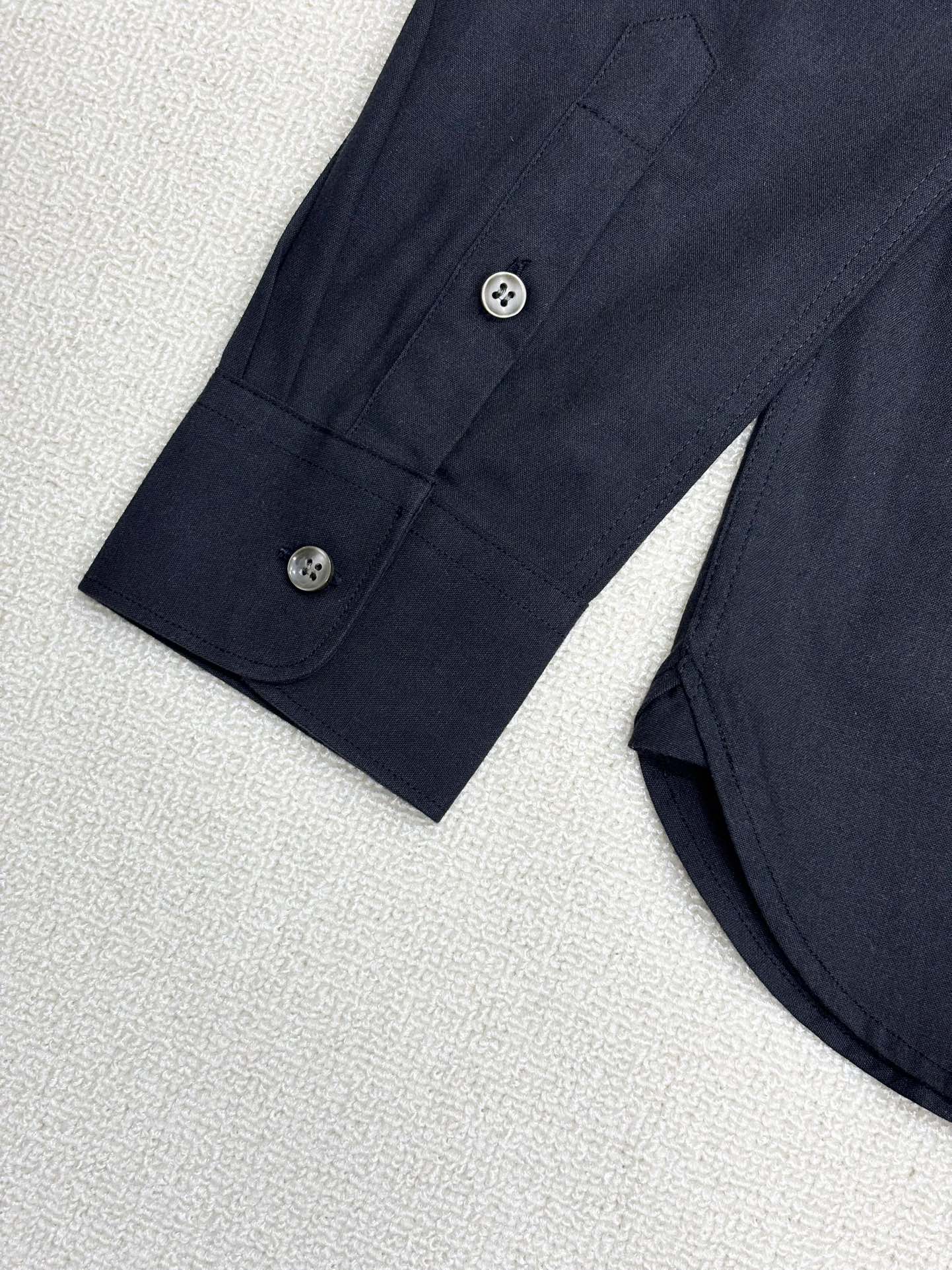 强势上新，新款不断！！！新款衬衫，高级面料高级做工，顶级品质！！！S一XXLS穿125左右m穿140左右