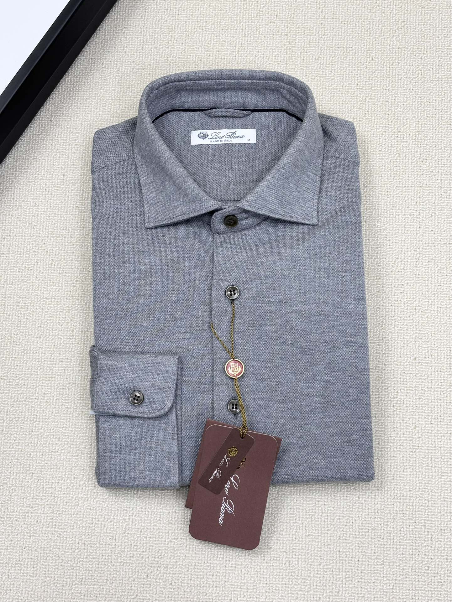 强势上新，新款不断！！！新款衬衫，高级面料高级做工，顶级品质！！！S一XXLS穿125左右m穿140左右