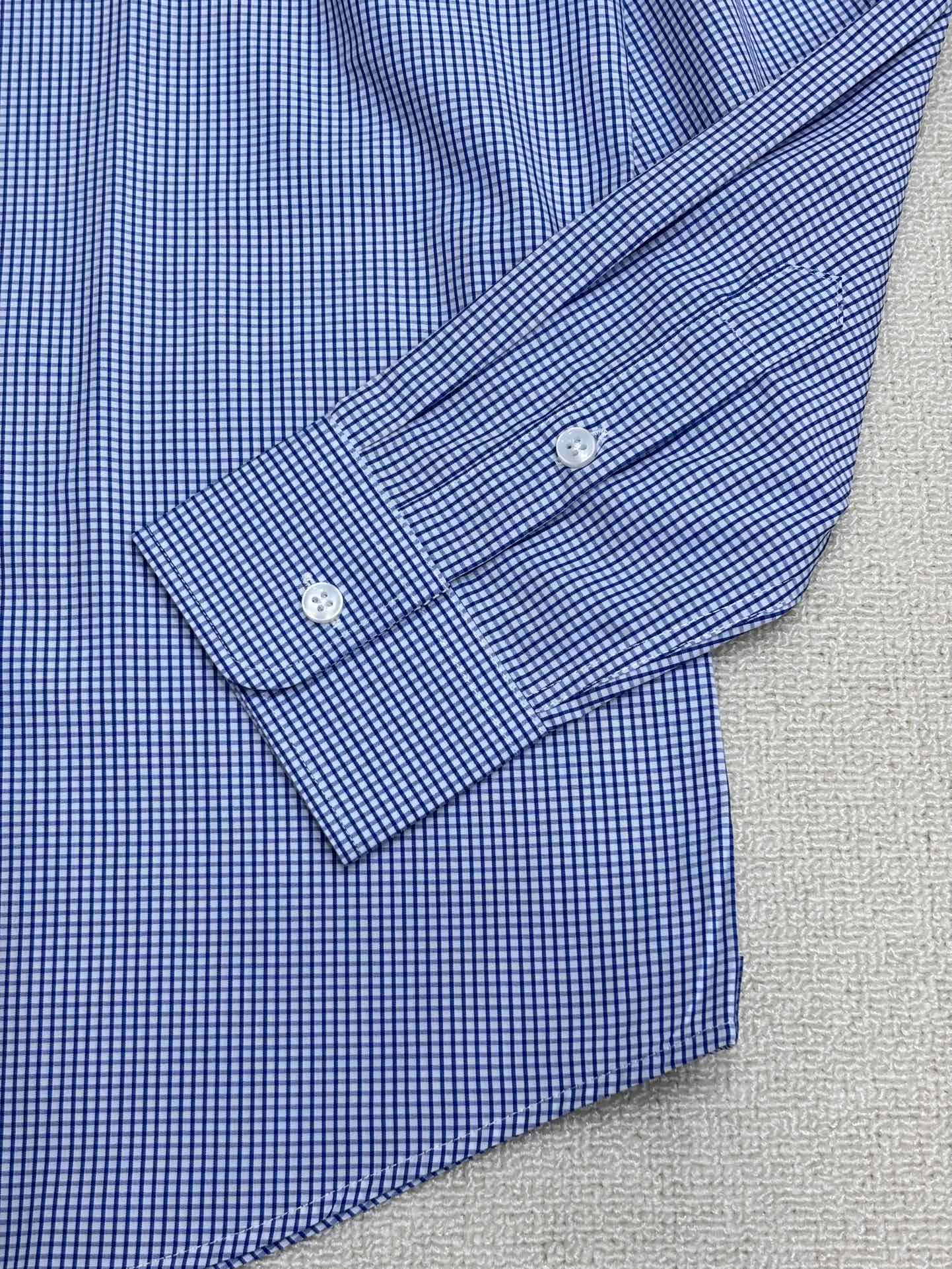 强势上新，新款不断！！！新款衬衫，高级面料高级做工，顶级品质！！！S一XXLS穿125左右m穿140左右