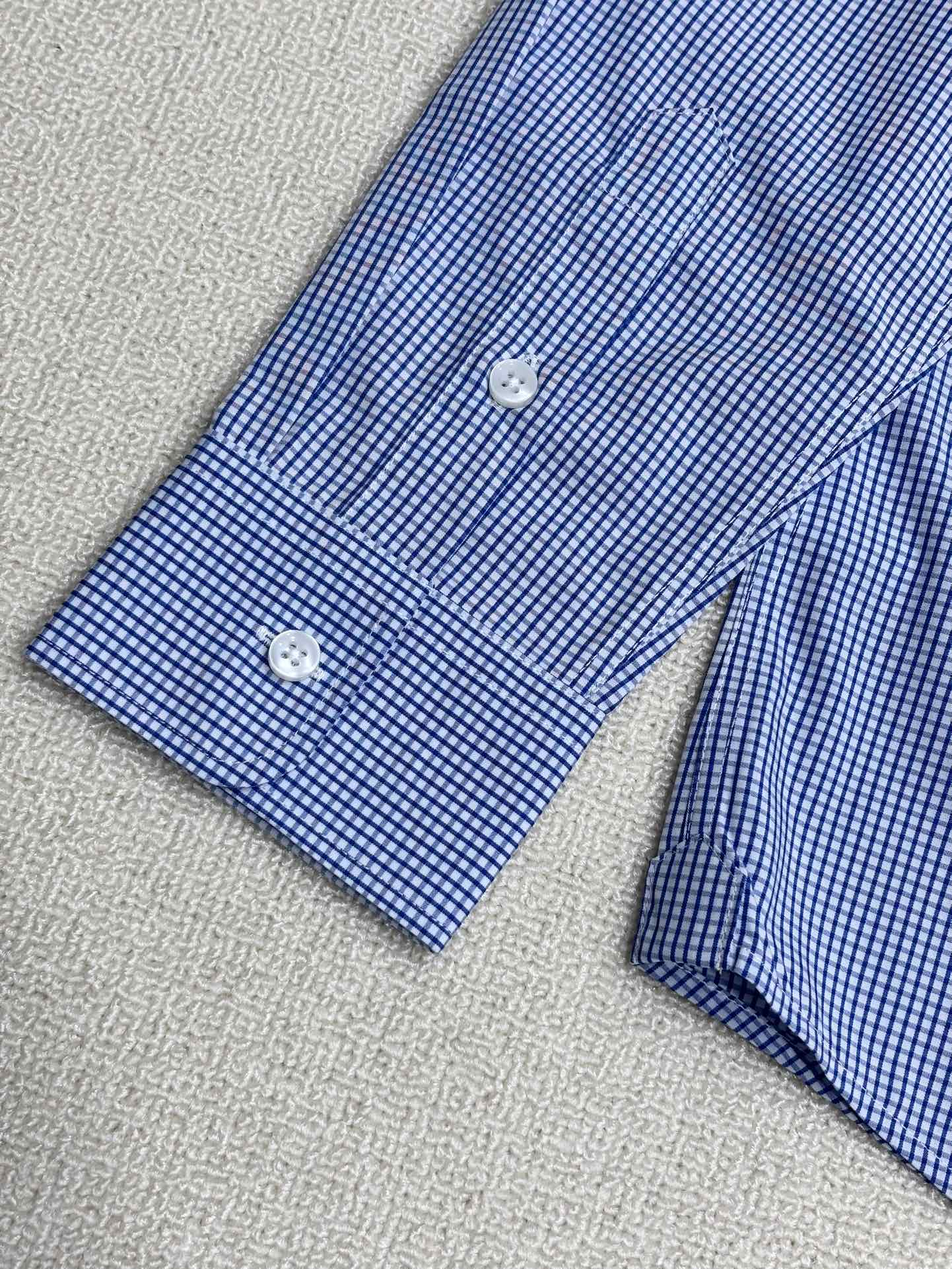 强势上新，新款不断！！！新款衬衫，高级面料高级做工，顶级品质！！！S一XXLS穿125左右m穿140左右