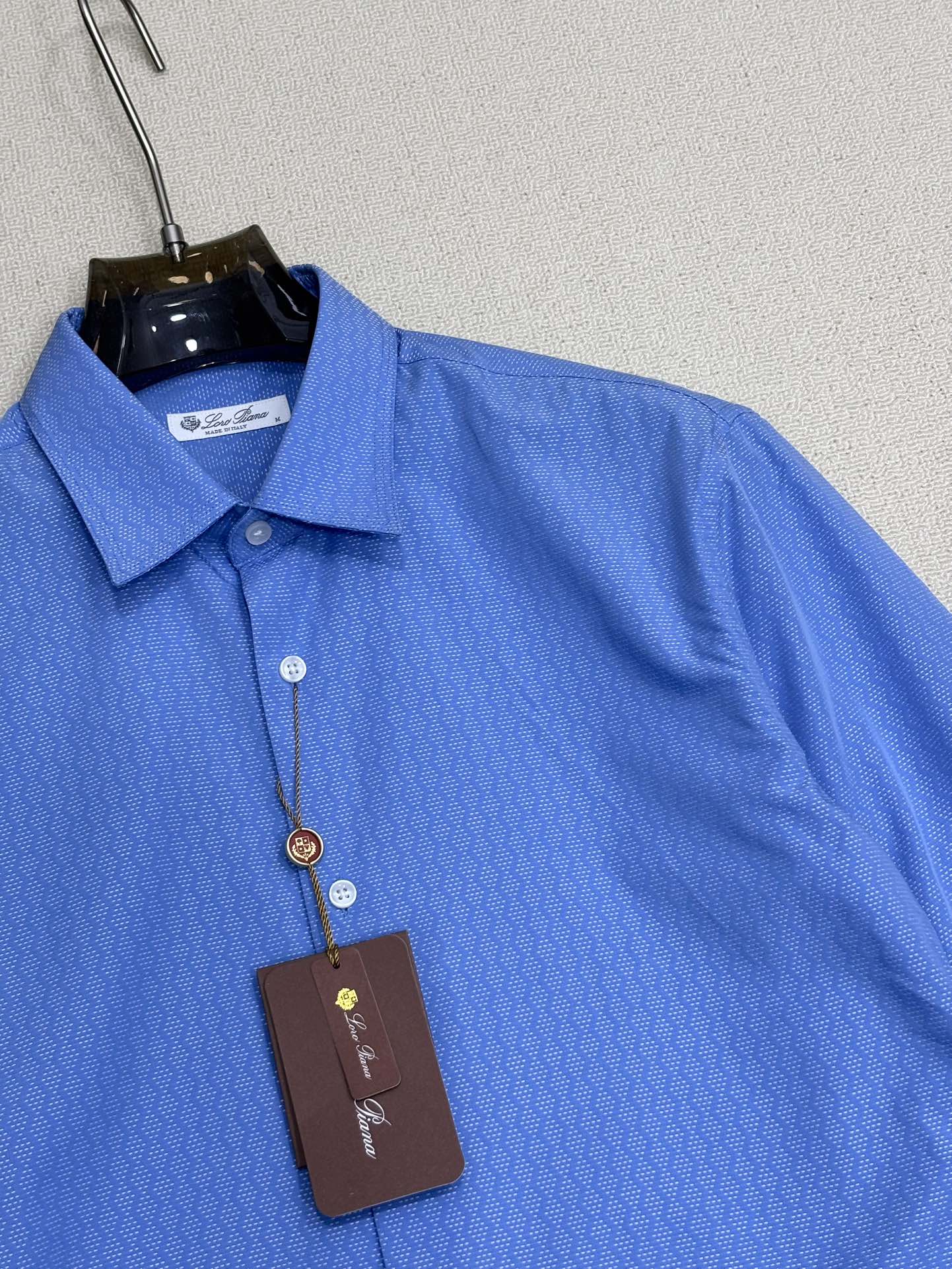 强势上新，新款不断！！！新款衬衫，高级面料高级做工，顶级品质！！！S一XXLS穿125左右m穿140左右