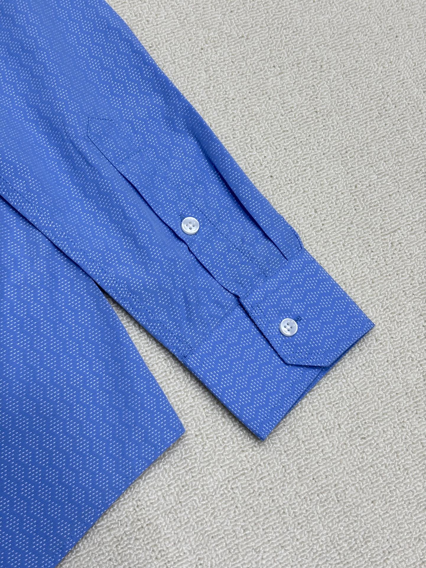 强势上新，新款不断！！！新款衬衫，高级面料高级做工，顶级品质！！！S一XXLS穿125左右m穿140左右