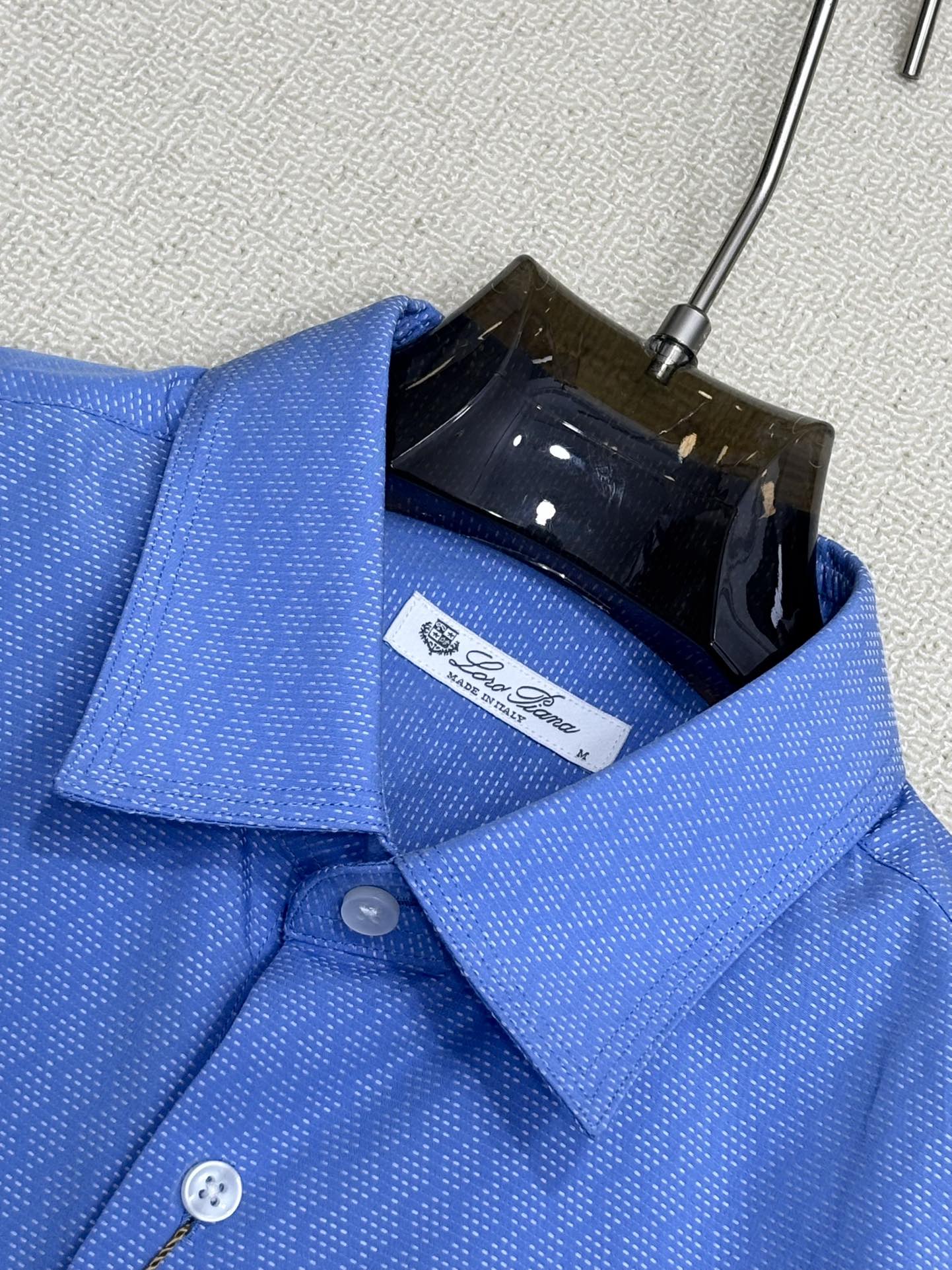 强势上新，新款不断！！！新款衬衫，高级面料高级做工，顶级品质！！！S一XXLS穿125左右m穿140左右