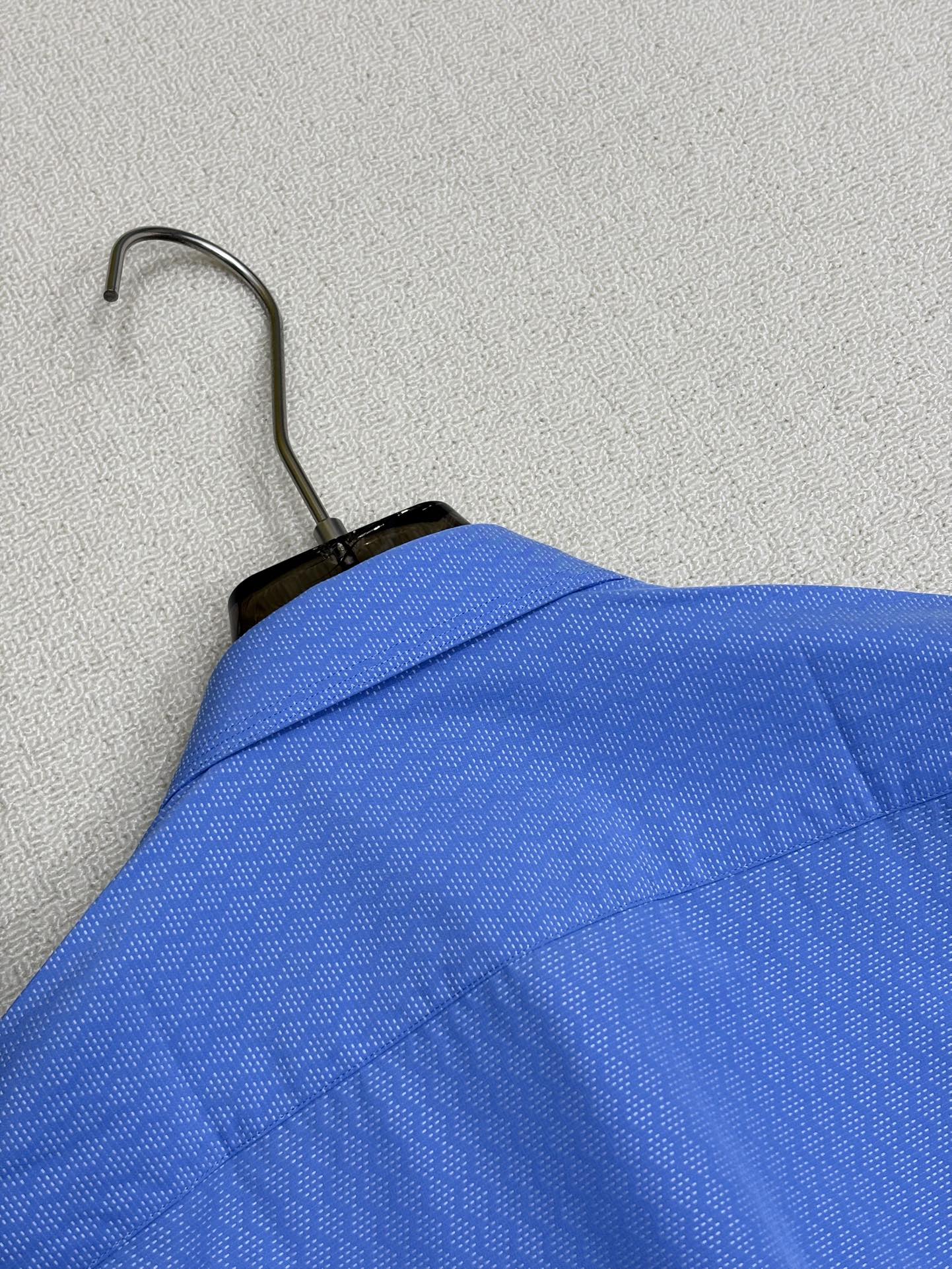 强势上新，新款不断！！！新款衬衫，高级面料高级做工，顶级品质！！！S一XXLS穿125左右m穿140左右