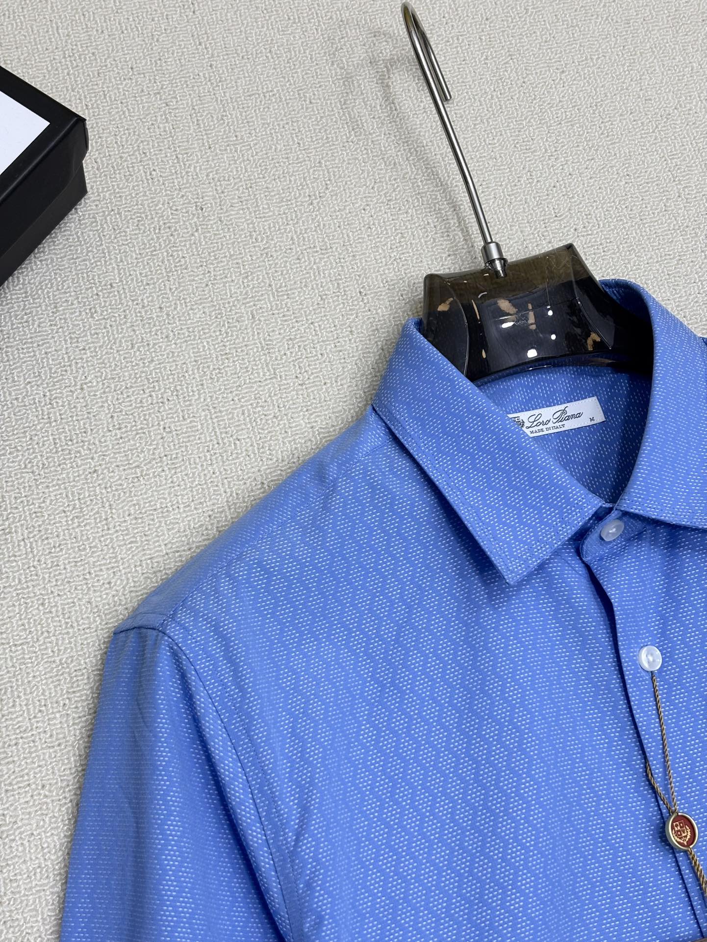 强势上新，新款不断！！！新款衬衫，高级面料高级做工，顶级品质！！！S一XXLS穿125左右m穿140左右