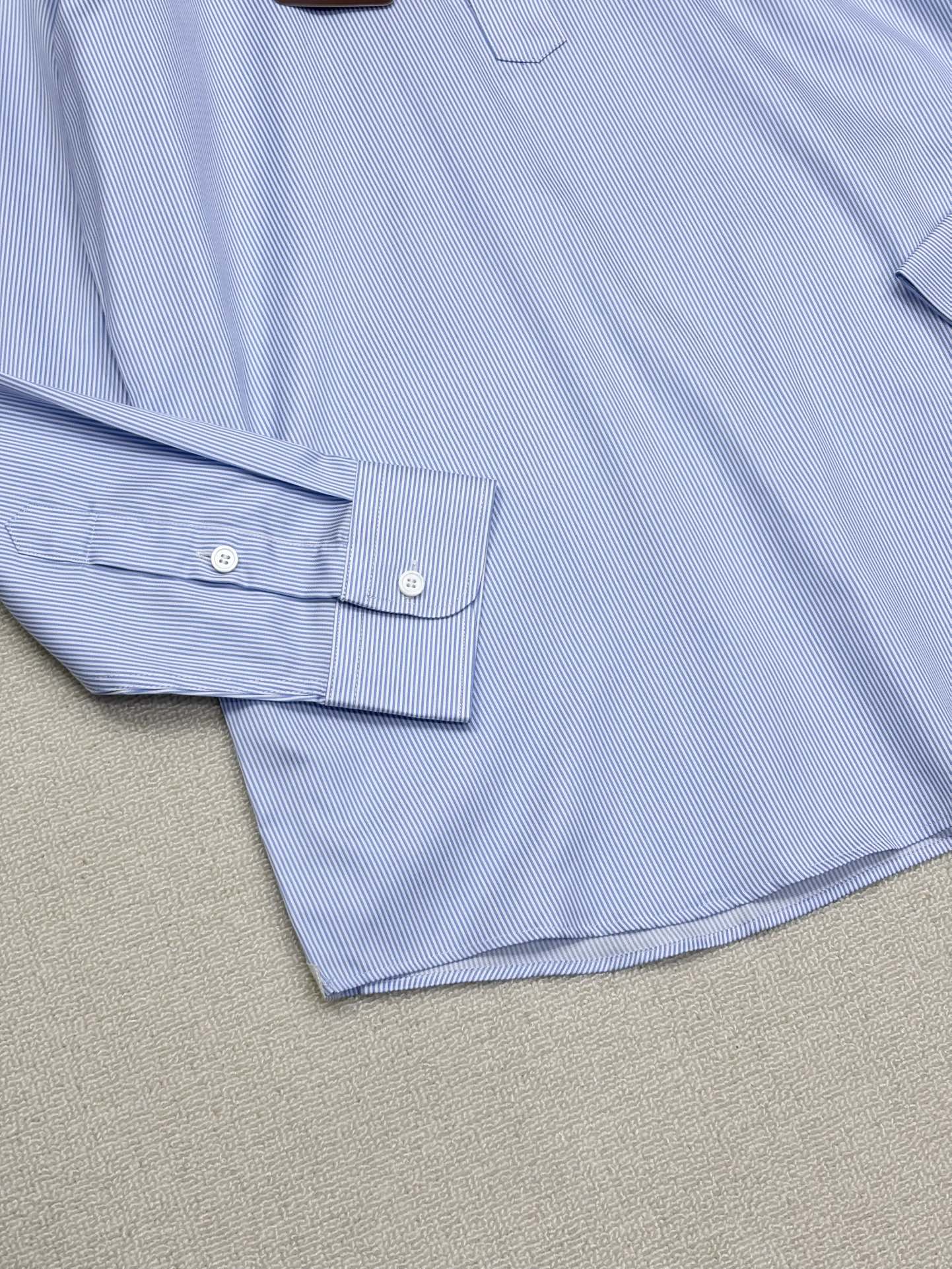 强势上新，新款不断！！！新款衬衫，高级面料高级做工，顶级品质！！！S一XXLS穿125左右m穿140左右