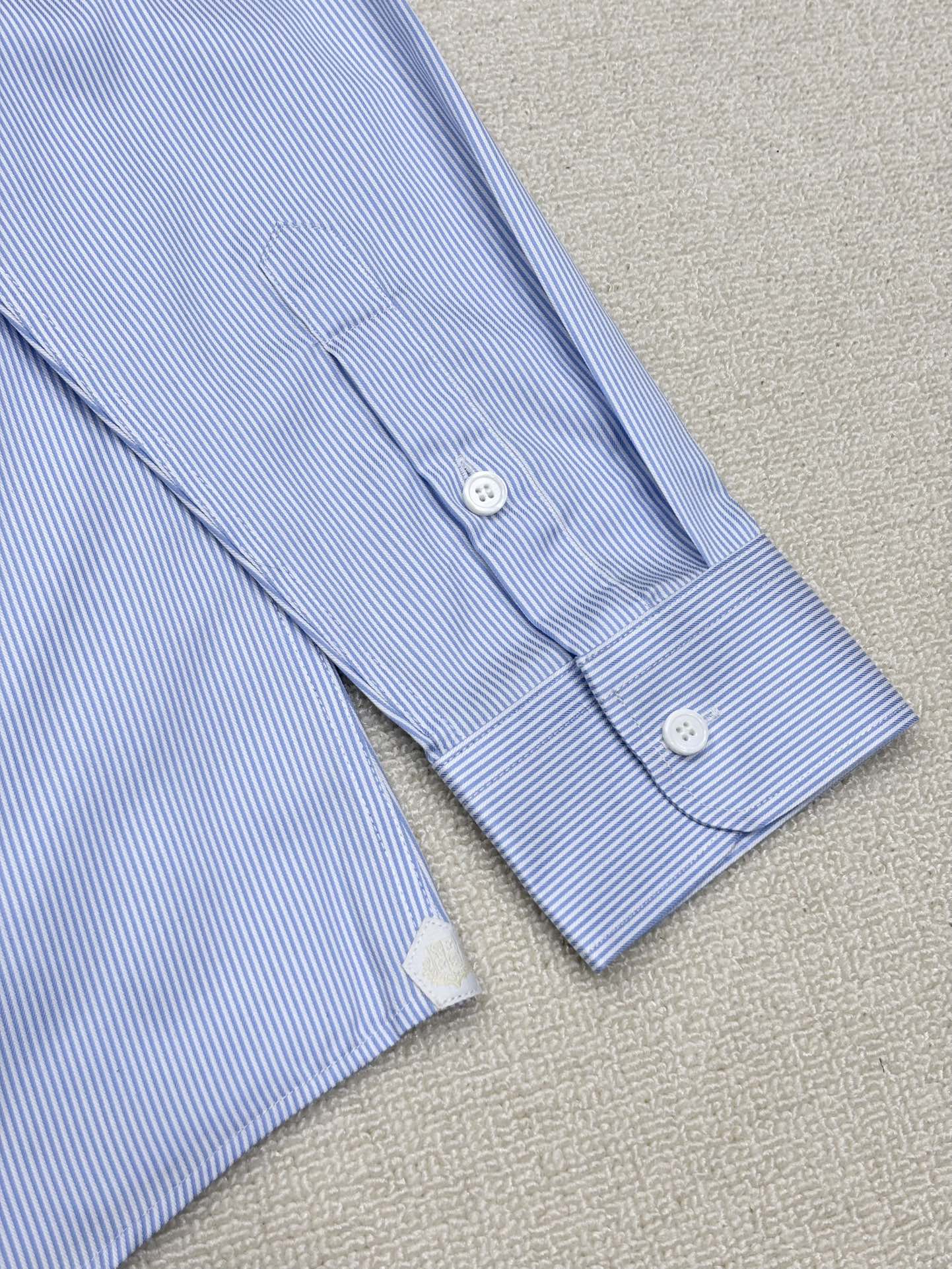 强势上新，新款不断！！！新款衬衫，高级面料高级做工，顶级品质！！！S一XXLS穿125左右m穿140左右