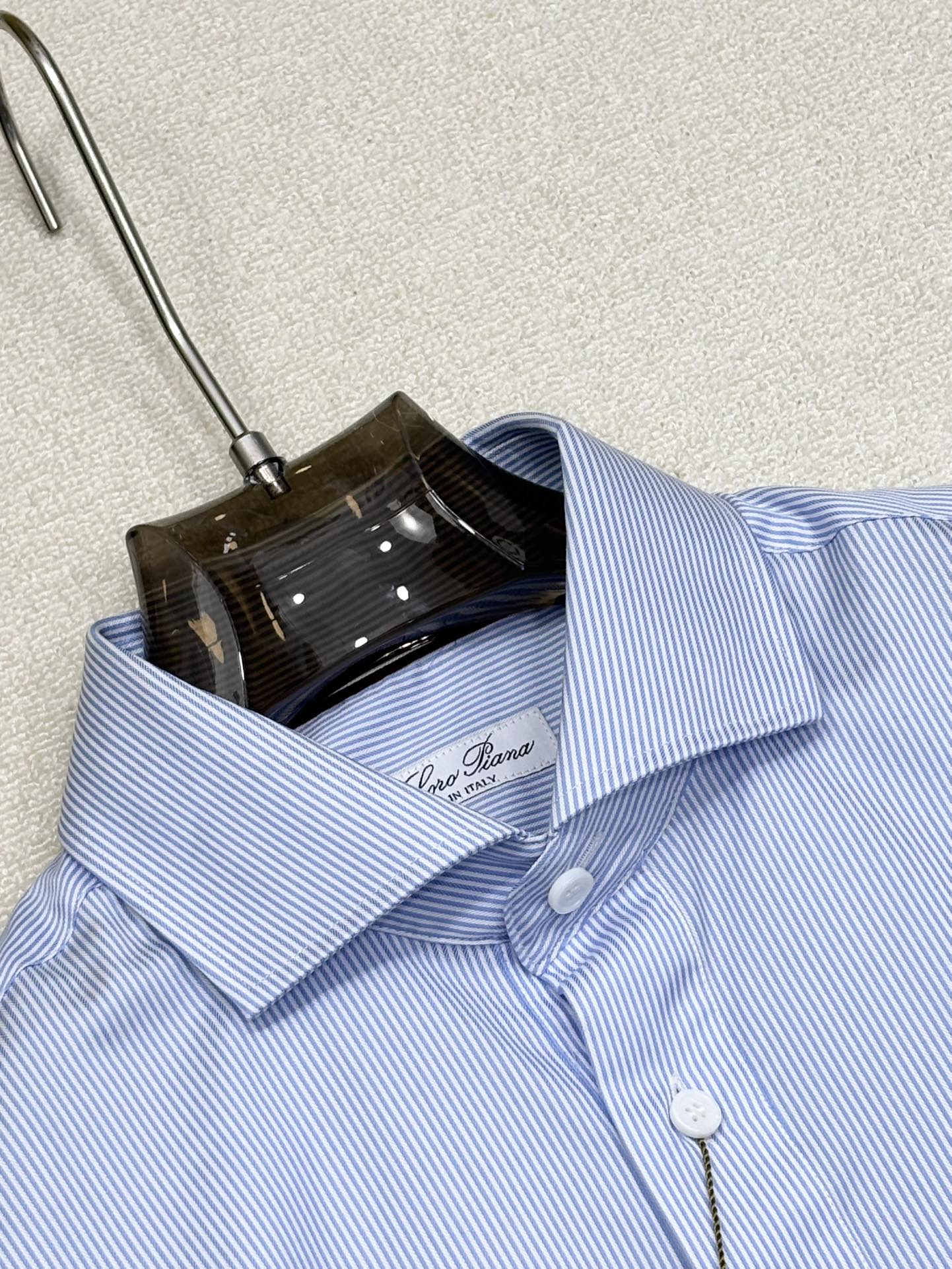 强势上新，新款不断！！！新款衬衫，高级面料高级做工，顶级品质！！！S一XXLS穿125左右m穿140左右