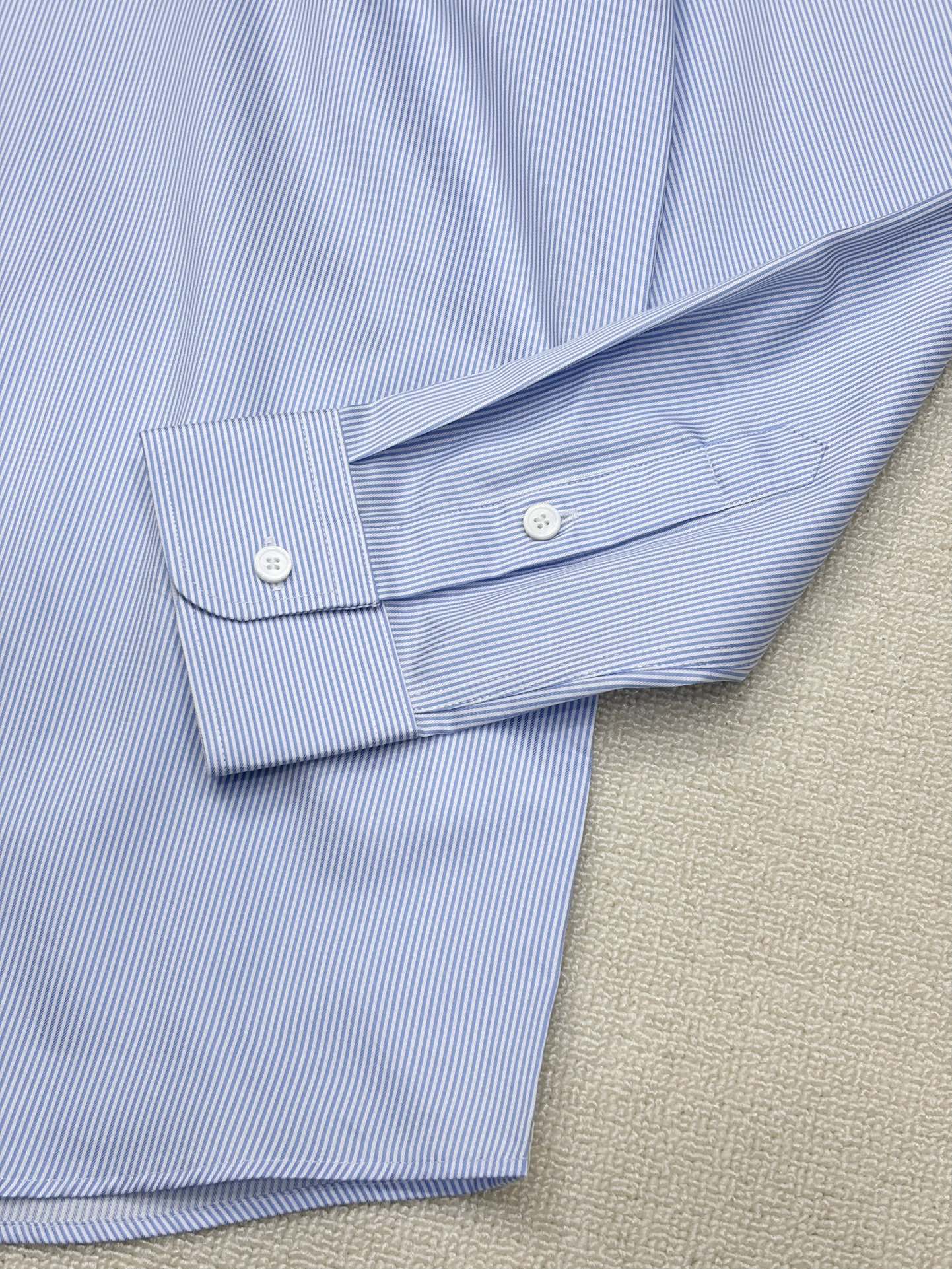 强势上新，新款不断！！！新款衬衫，高级面料高级做工，顶级品质！！！S一XXLS穿125左右m穿140左右