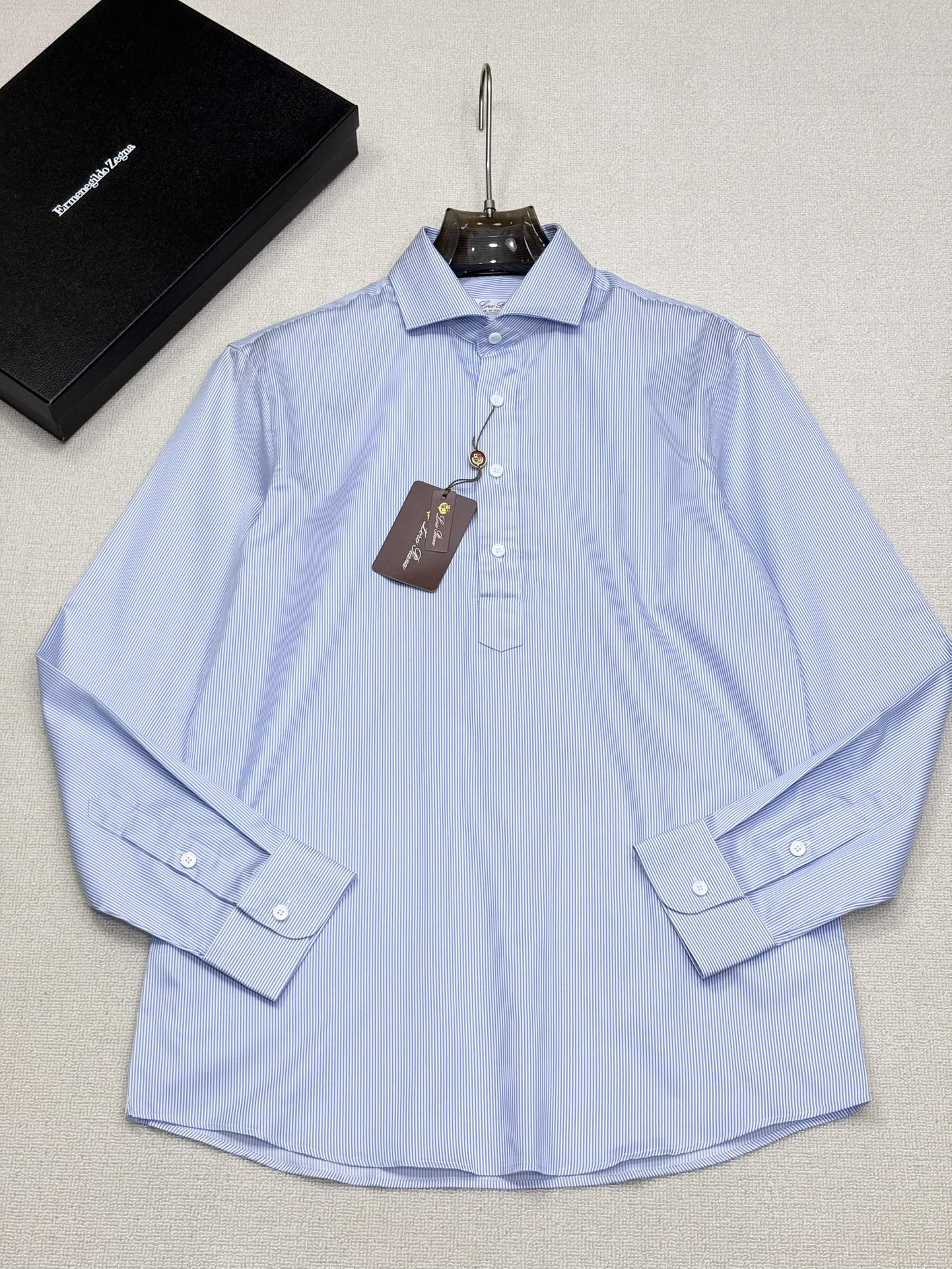 强势上新，新款不断！！！新款衬衫，高级面料高级做工，顶级品质！！！S一XXLS穿125左右m穿140左右