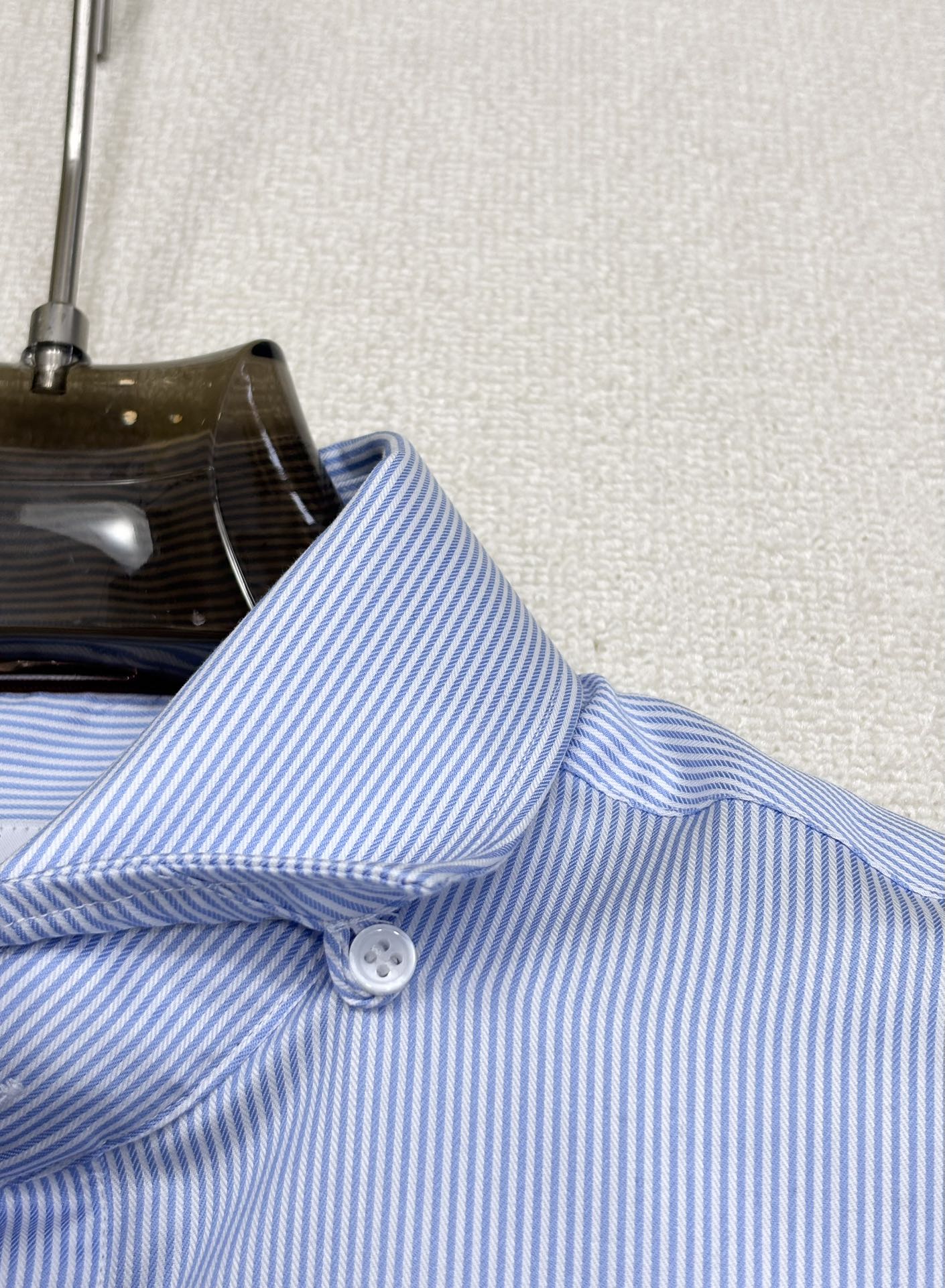 强势上新，新款不断！！！新款衬衫，高级面料高级做工，顶级品质！！！S一XXLS穿125左右m穿140左右