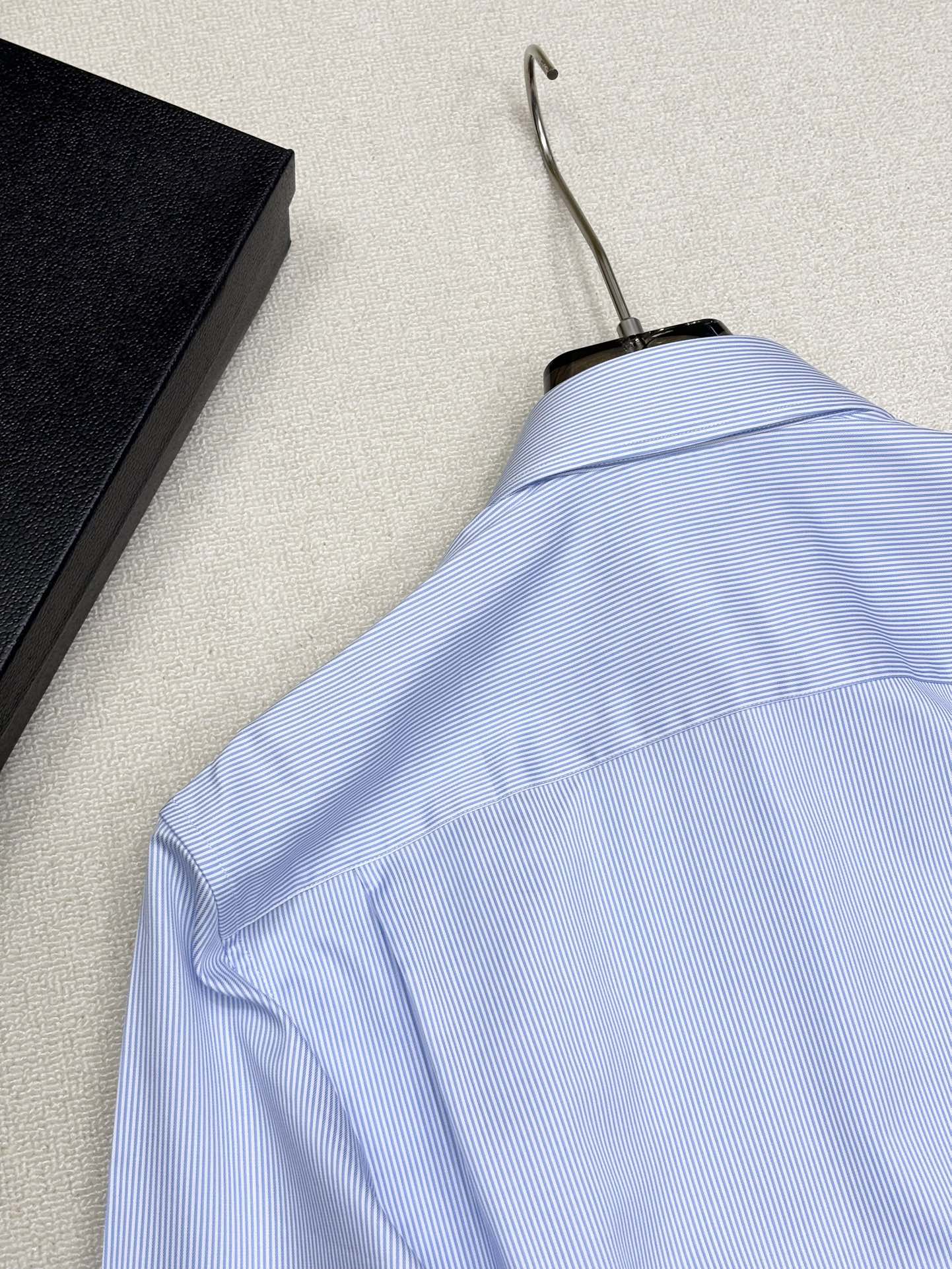 强势上新，新款不断！！！新款衬衫，高级面料高级做工，顶级品质！！！S一XXLS穿125左右m穿140左右