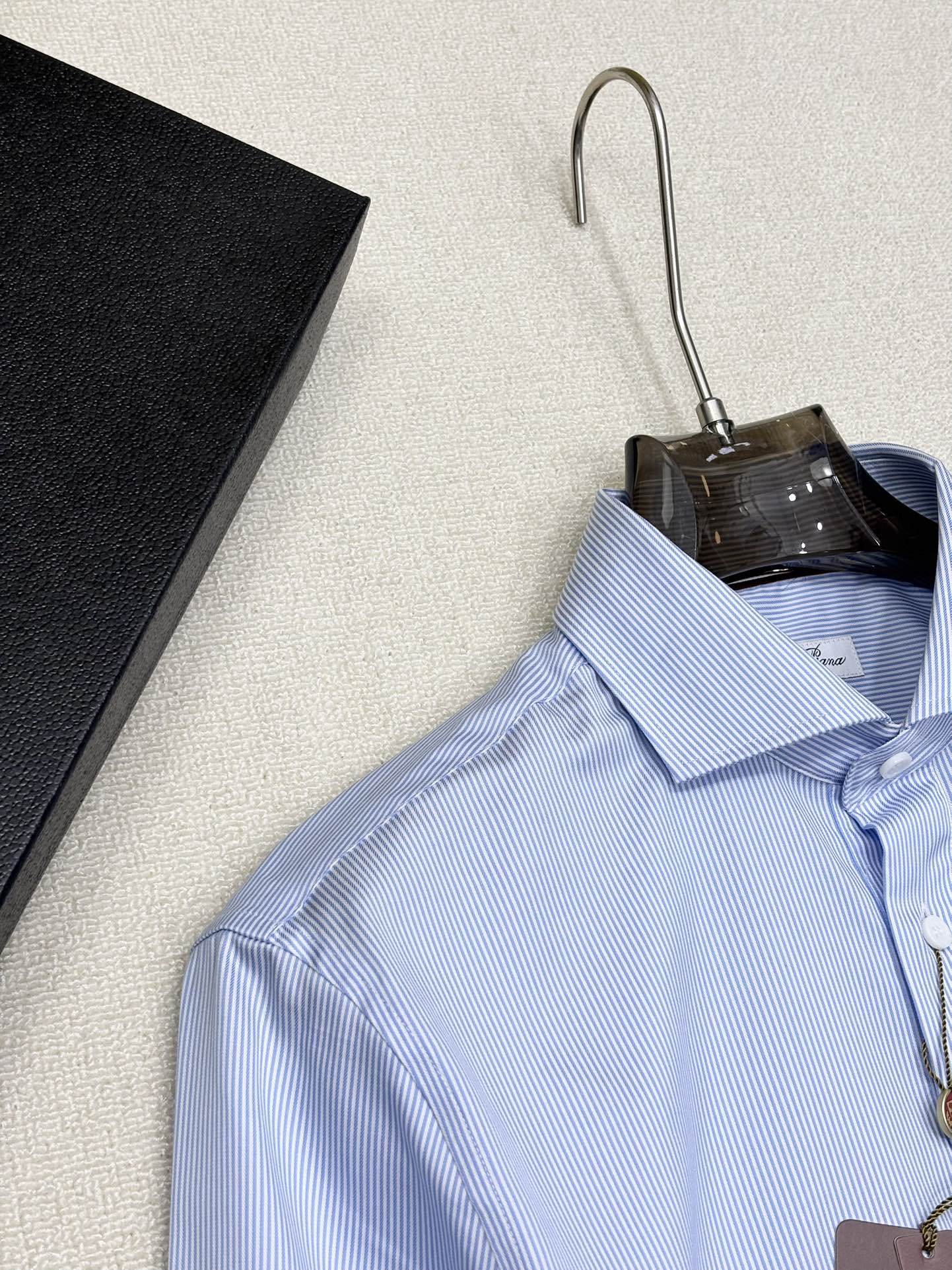 强势上新，新款不断！！！新款衬衫，高级面料高级做工，顶级品质！！！S一XXLS穿125左右m穿140左右