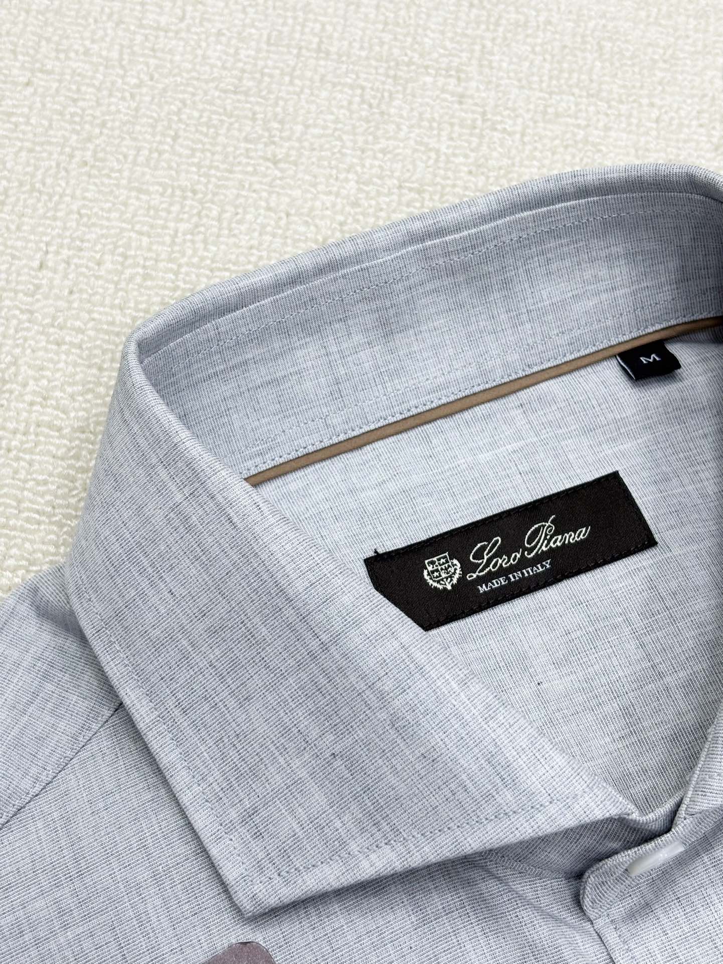 强势上新，新款不断！！！新款衬衫，高级面料高级做工，顶级品质！！！S一XXLS穿125左右m穿140左右