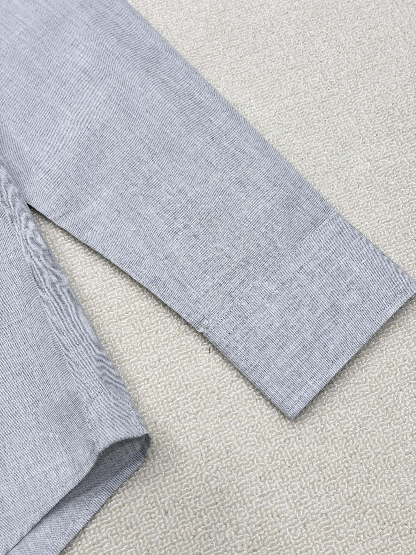 强势上新，新款不断！！！新款衬衫，高级面料高级做工，顶级品质！！！S一XXLS穿125左右m穿140左右