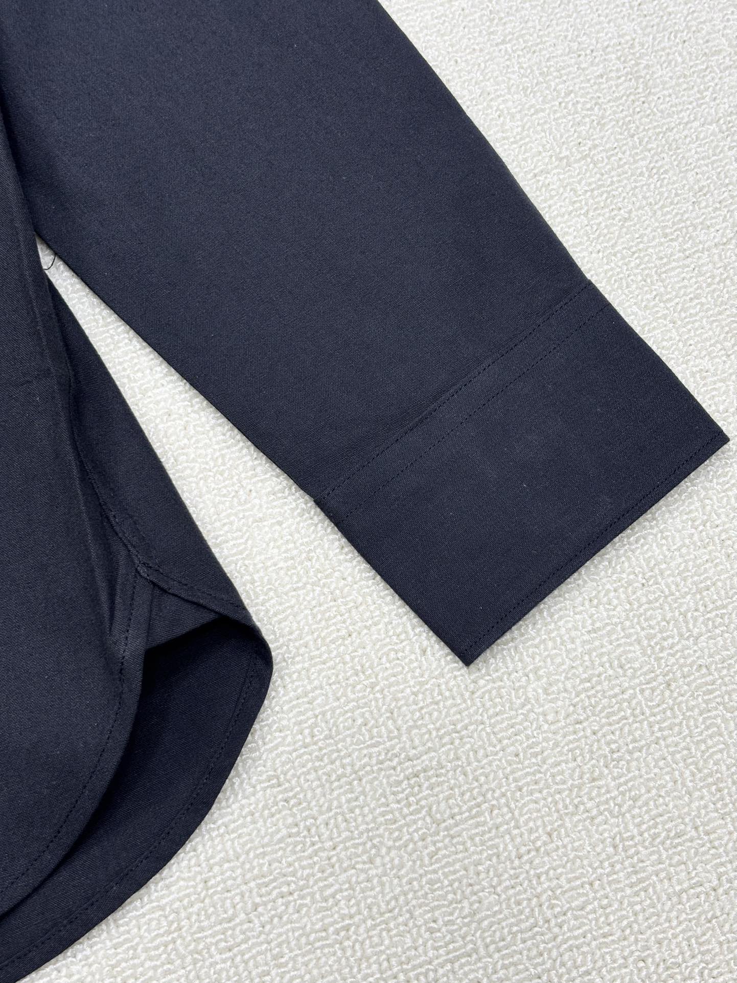 强势上新，新款不断！！！新款衬衫，高级面料高级做工，顶级品质！！！S一XXLS穿125左右m穿140左右