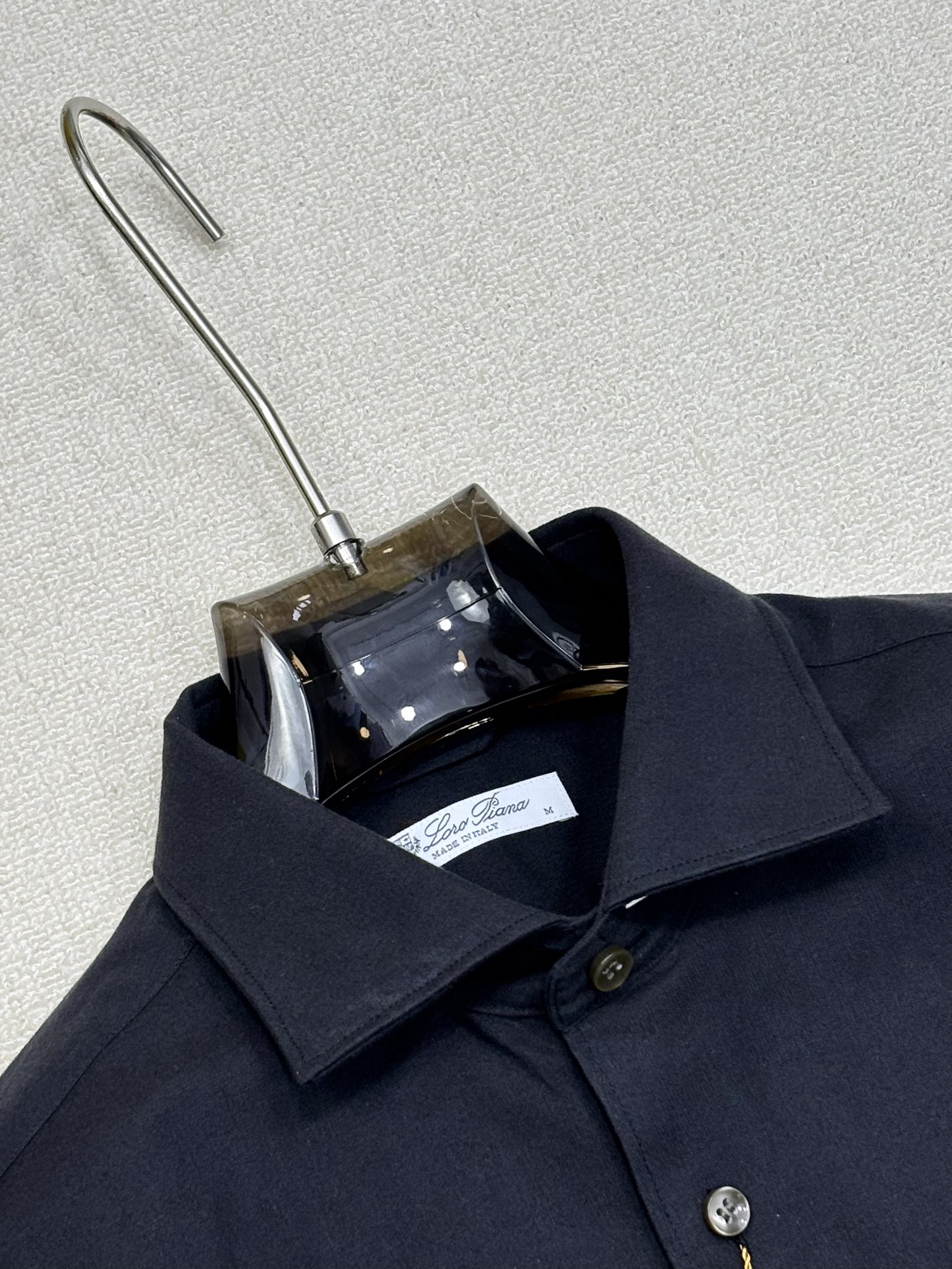 强势上新，新款不断！！！新款衬衫，高级面料高级做工，顶级品质！！！S一XXLS穿125左右m穿140左右