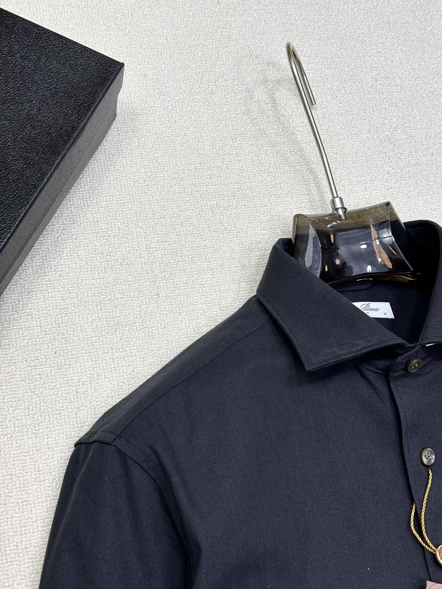 强势上新，新款不断！！！新款衬衫，高级面料高级做工，顶级品质！！！S一XXLS穿125左右m穿140左右