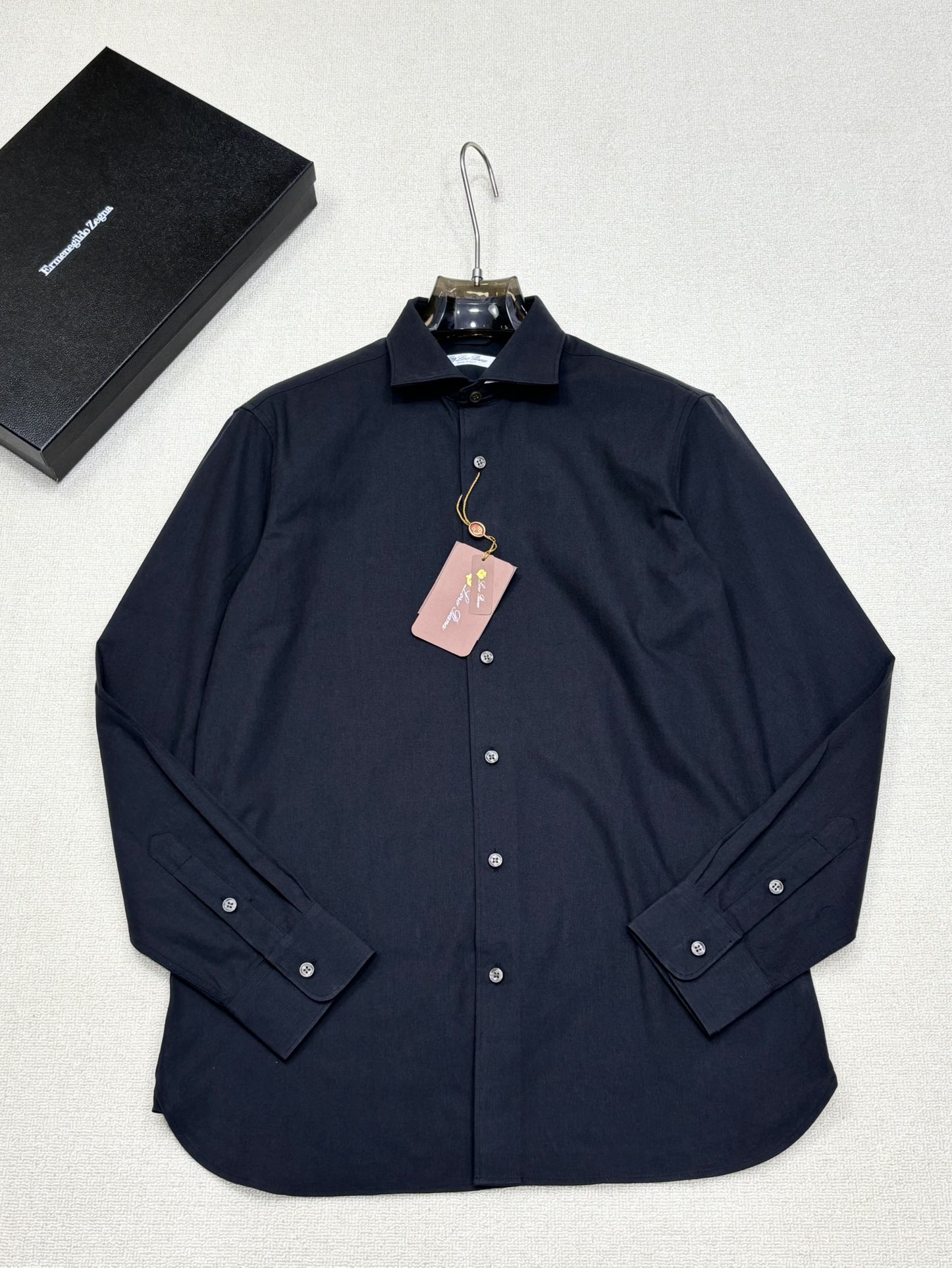 强势上新，新款不断！！！新款衬衫，高级面料高级做工，顶级品质！！！S一XXLS穿125左右m穿140左右