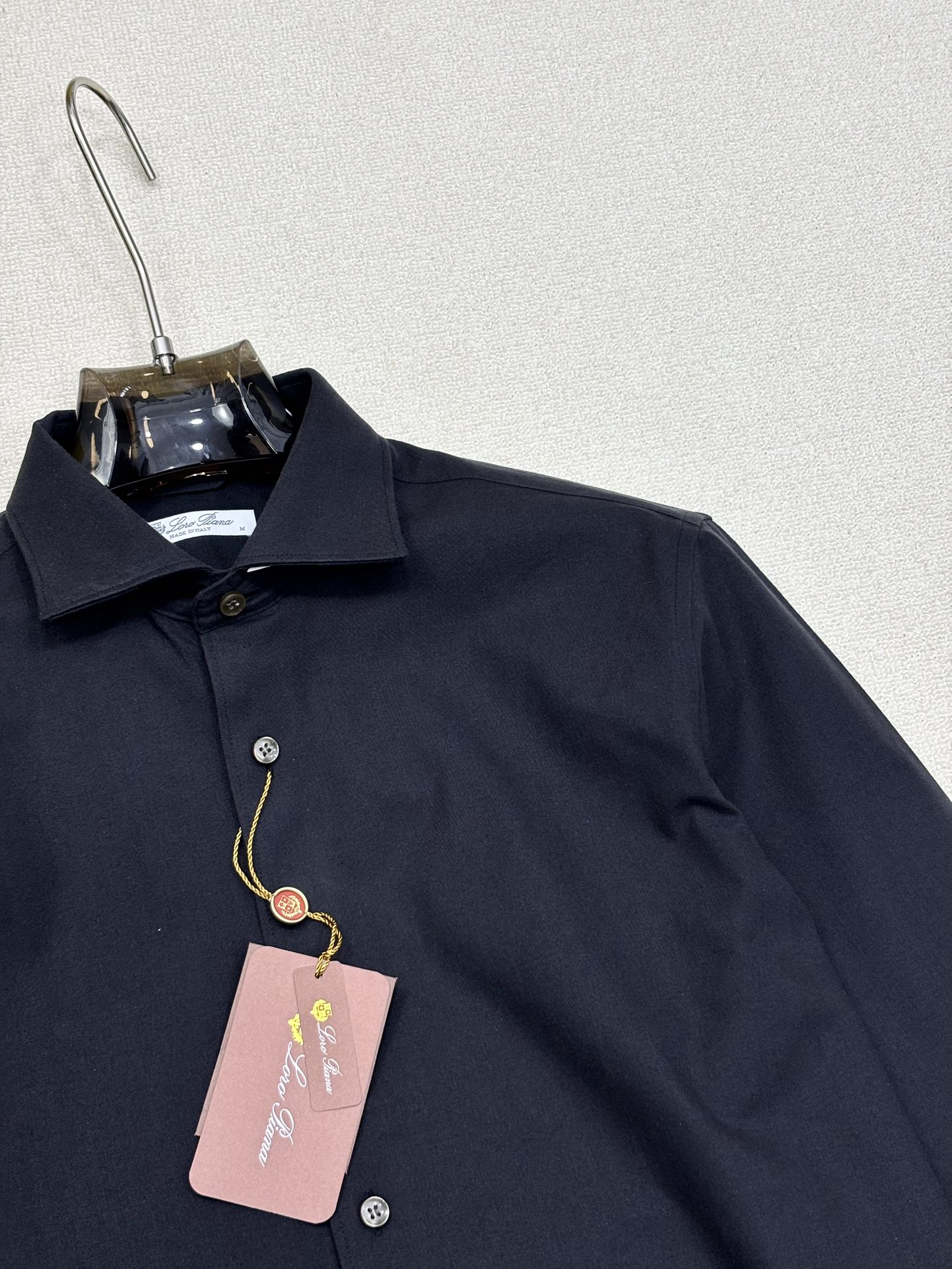 强势上新，新款不断！！！新款衬衫，高级面料高级做工，顶级品质！！！S一XXLS穿125左右m穿140左右