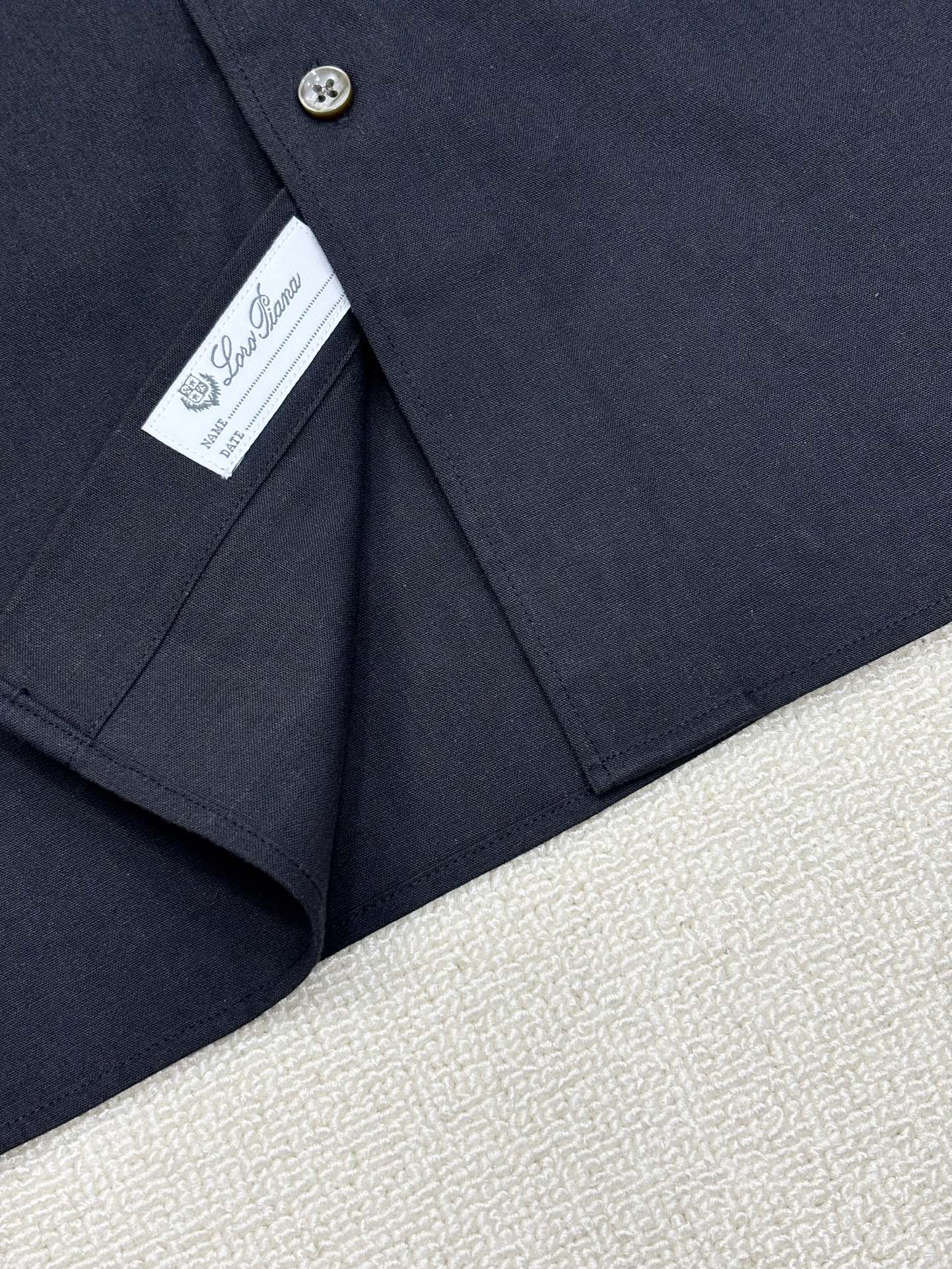 强势上新，新款不断！！！新款衬衫，高级面料高级做工，顶级品质！！！S一XXLS穿125左右m穿140左右