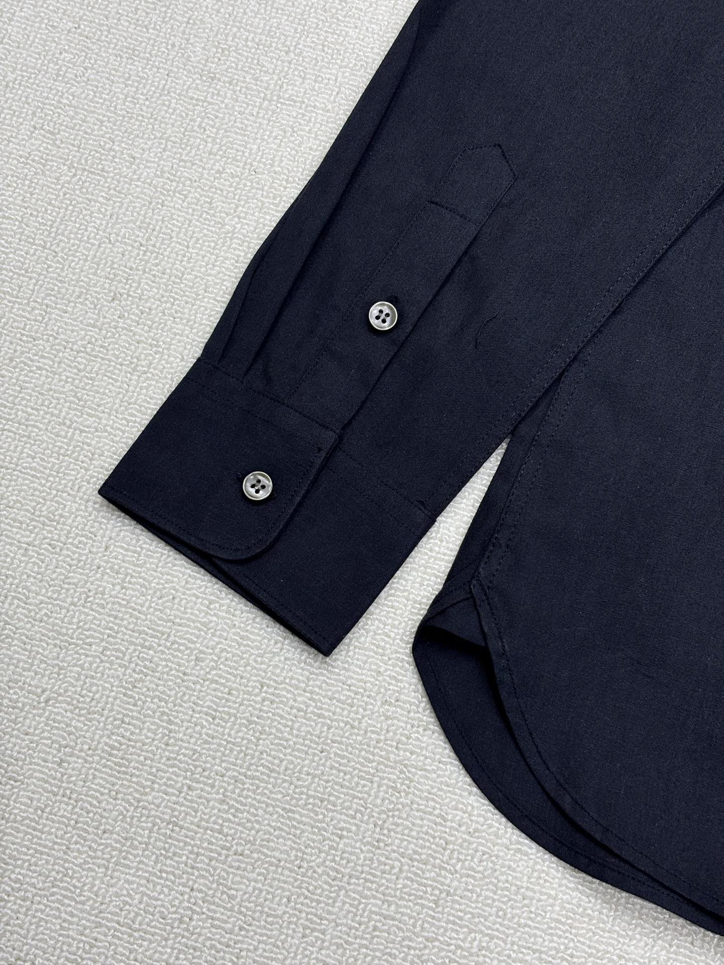 强势上新，新款不断！！！新款衬衫，高级面料高级做工，顶级品质！！！S一XXLS穿125左右m穿140左右