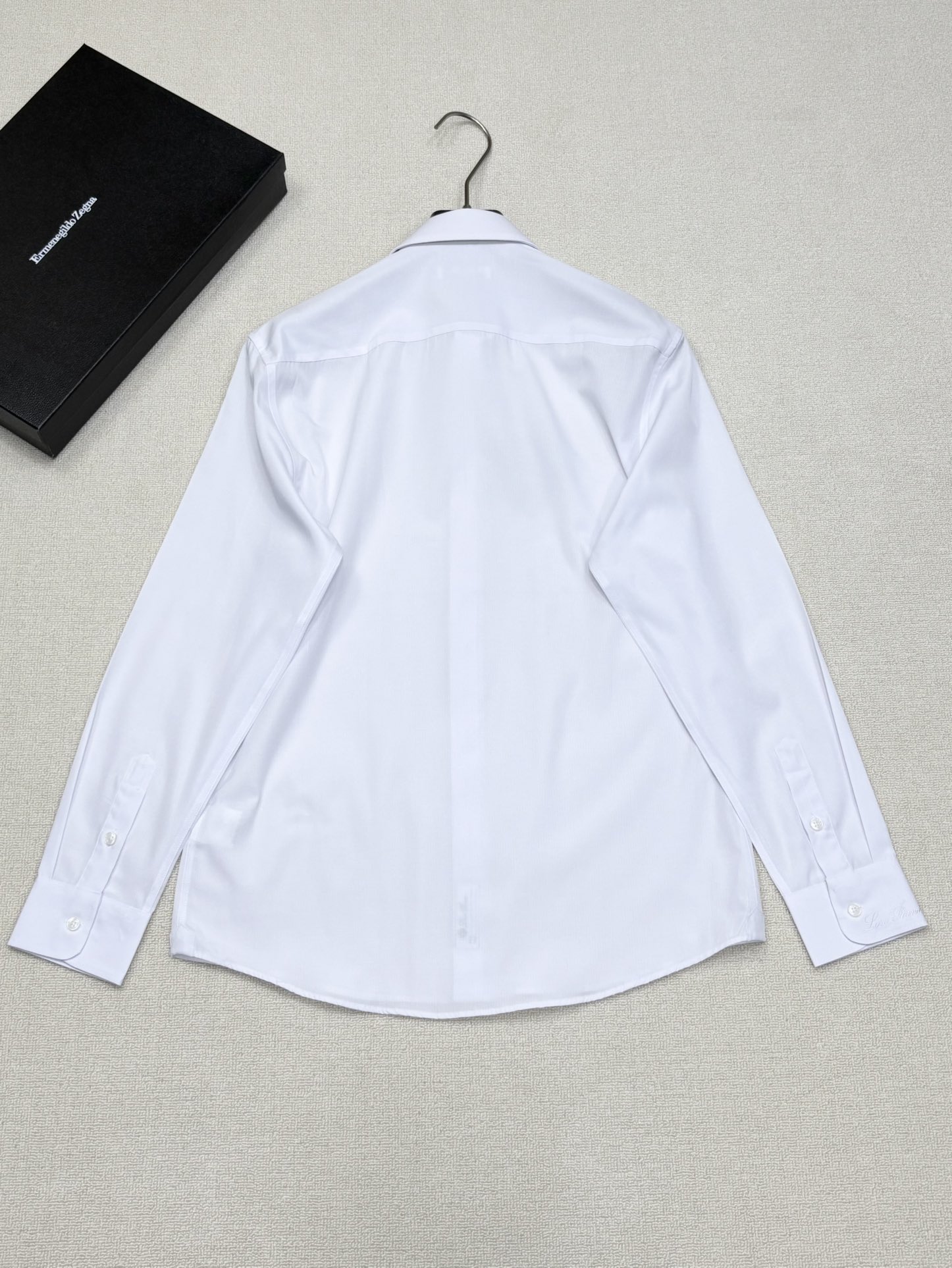 强势上新，新款不断！！！新款衬衫，高级面料高级做工，顶级品质！！！S一XXLS穿125左右m穿140左右