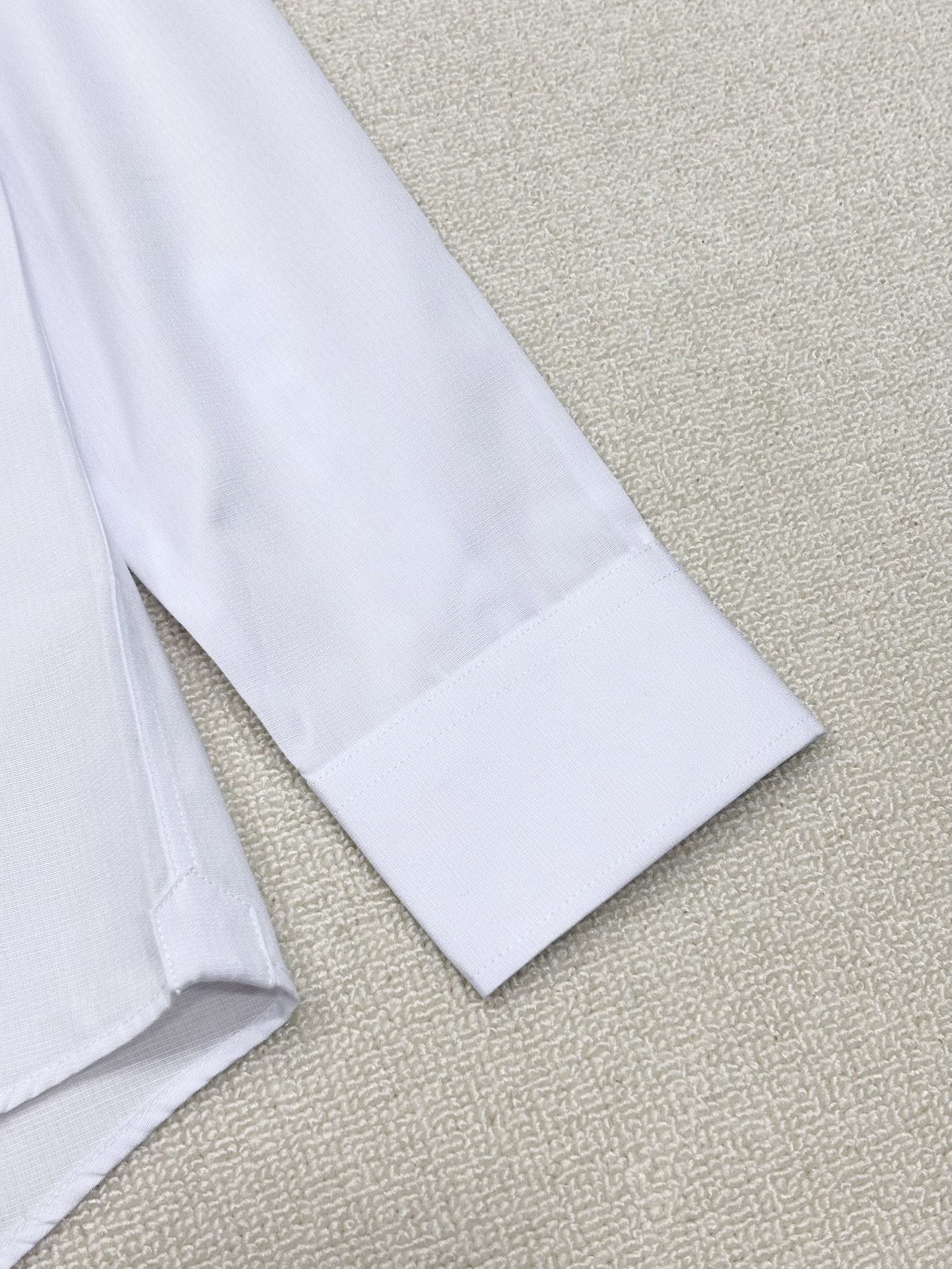 强势上新，新款不断！！！新款衬衫，高级面料高级做工，顶级品质！！！S一XXLS穿125左右m穿140左右