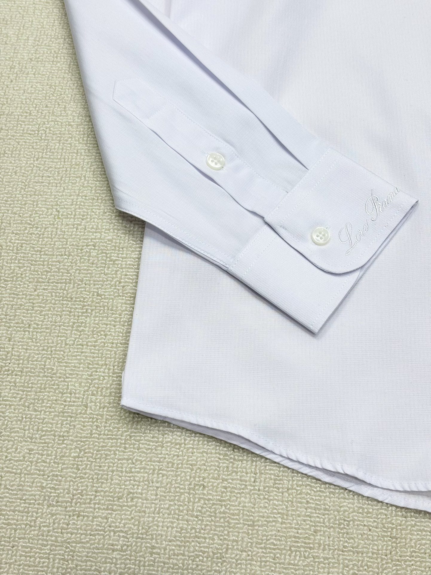 强势上新，新款不断！！！新款衬衫，高级面料高级做工，顶级品质！！！S一XXLS穿125左右m穿140左右