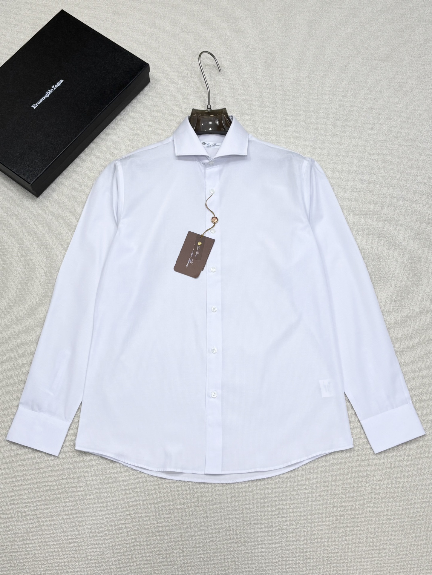 强势上新，新款不断！！！新款衬衫，高级面料高级做工，顶级品质！！！S一XXLS穿125左右m穿140左右