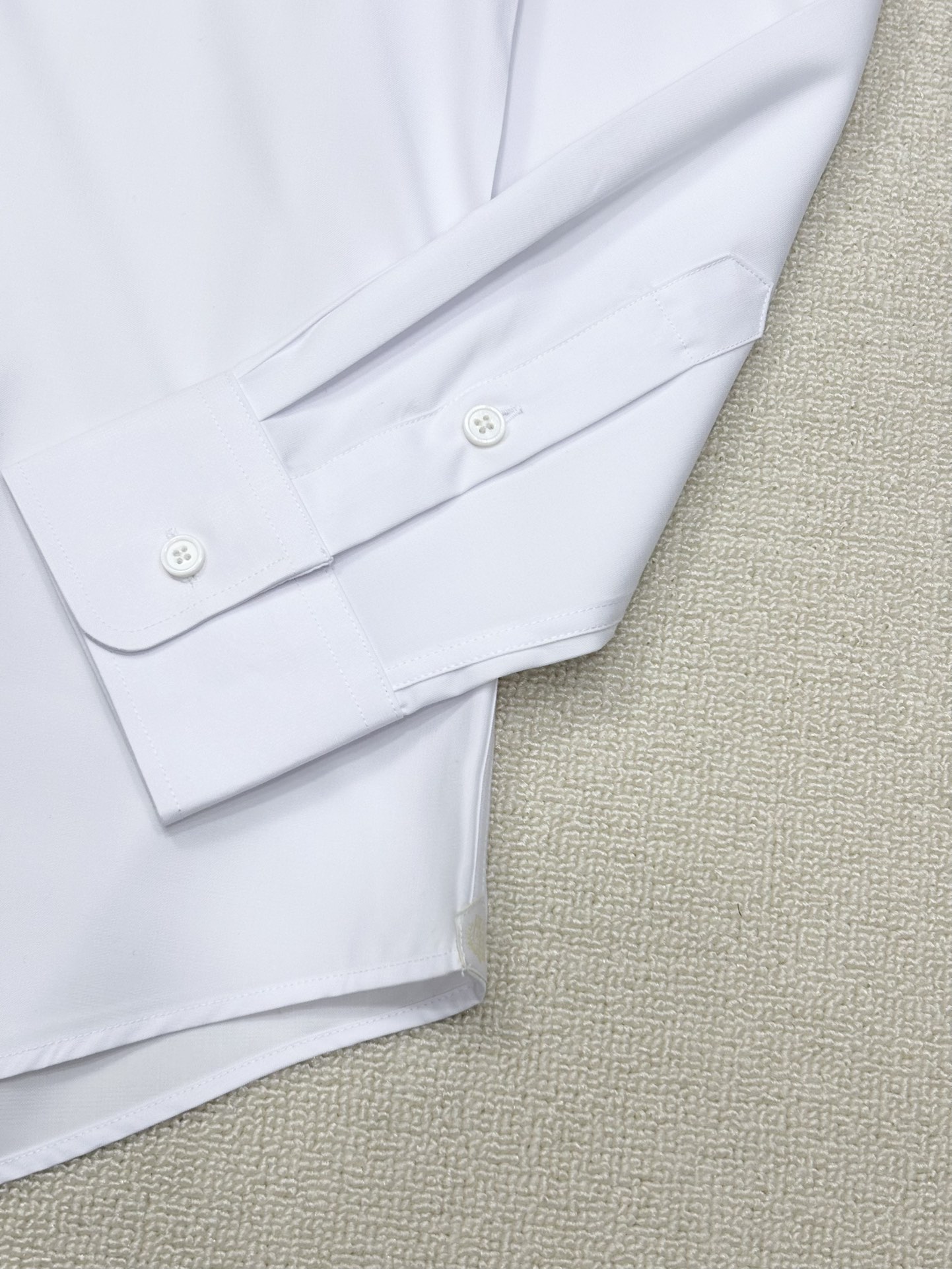 强势上新，新款不断！！！新款衬衫，高级面料高级做工，顶级品质！！！S一XXLS穿125左右m穿140左右