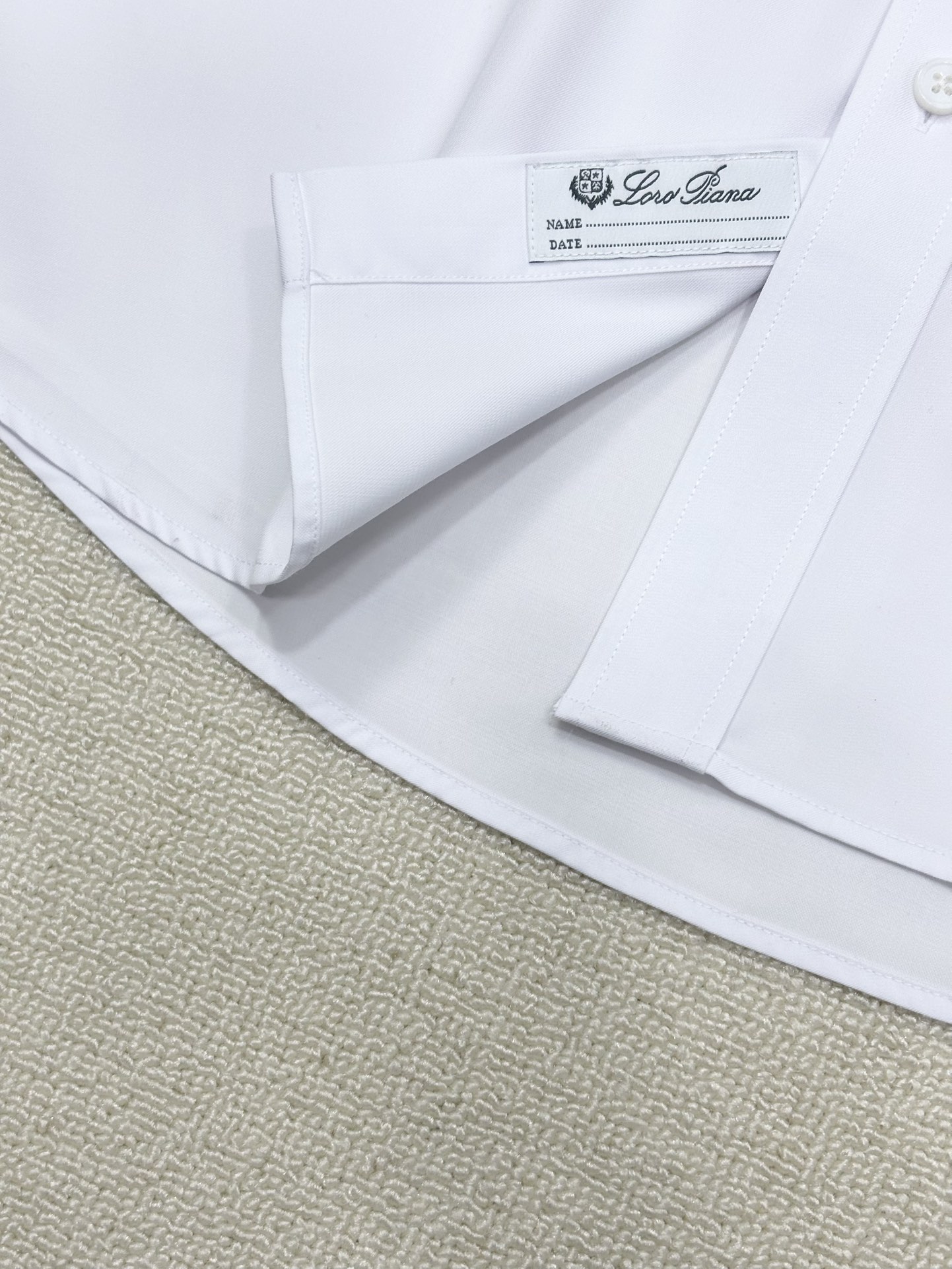 强势上新，新款不断！！！新款衬衫，高级面料高级做工，顶级品质！！！S一XXLS穿125左右m穿140左右