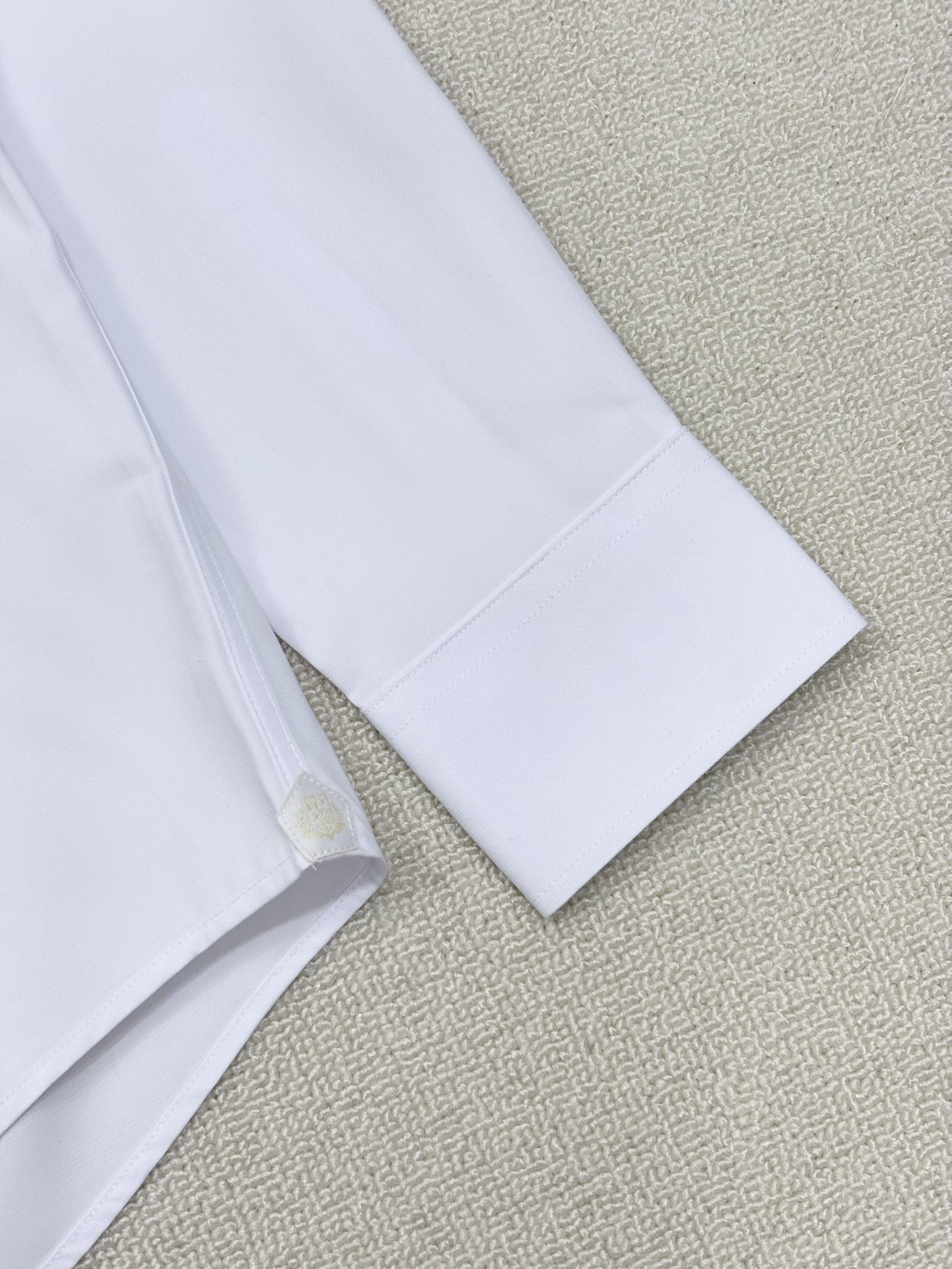 强势上新，新款不断！！！新款衬衫，高级面料高级做工，顶级品质！！！S一XXLS穿125左右m穿140左右