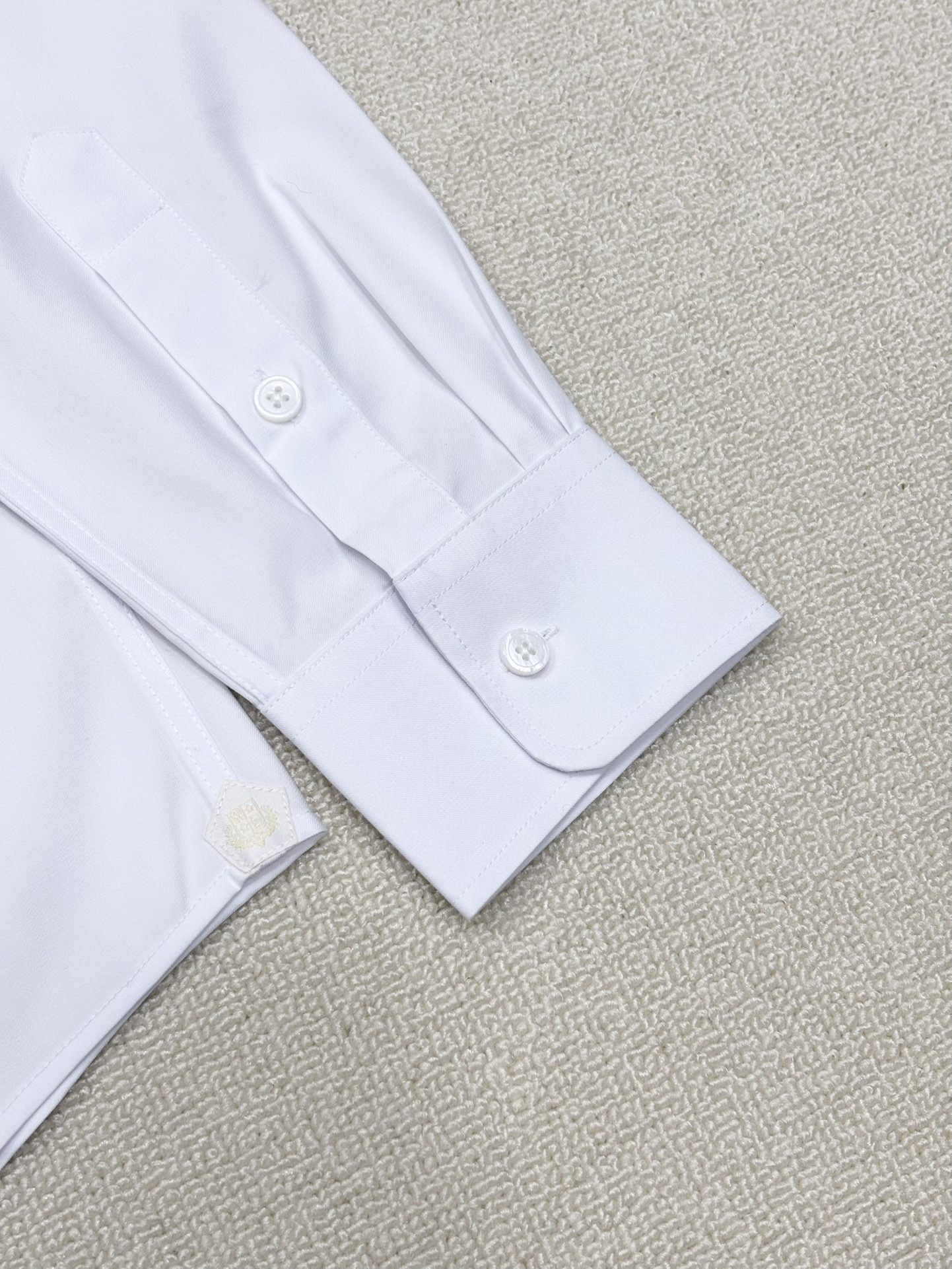 强势上新，新款不断！！！新款衬衫，高级面料高级做工，顶级品质！！！S一XXLS穿125左右m穿140左右