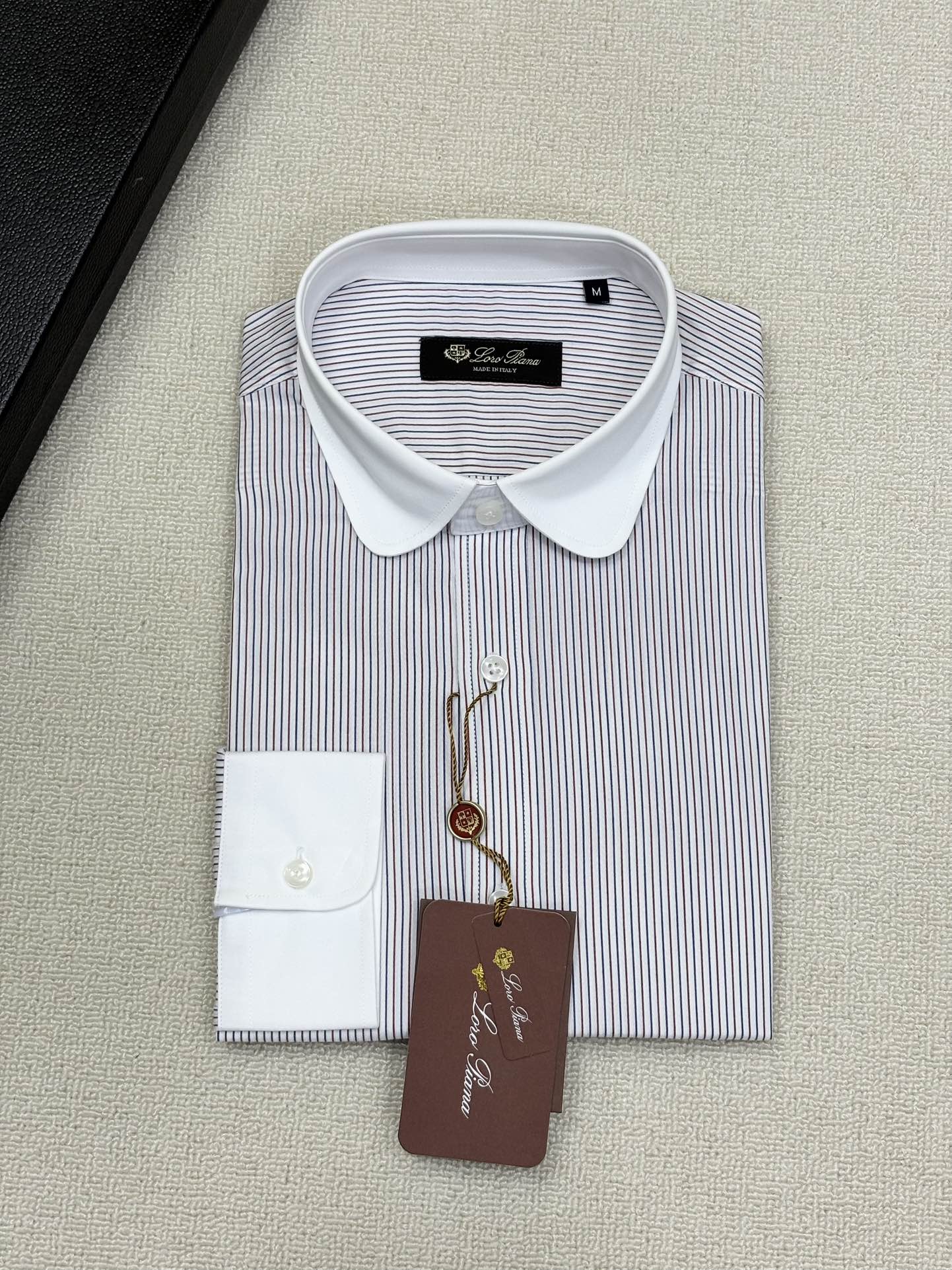 强势上新，新款不断！！！新款衬衫，高级面料高级做工，顶级品质！！！S一XXLS穿125左右m穿140左右