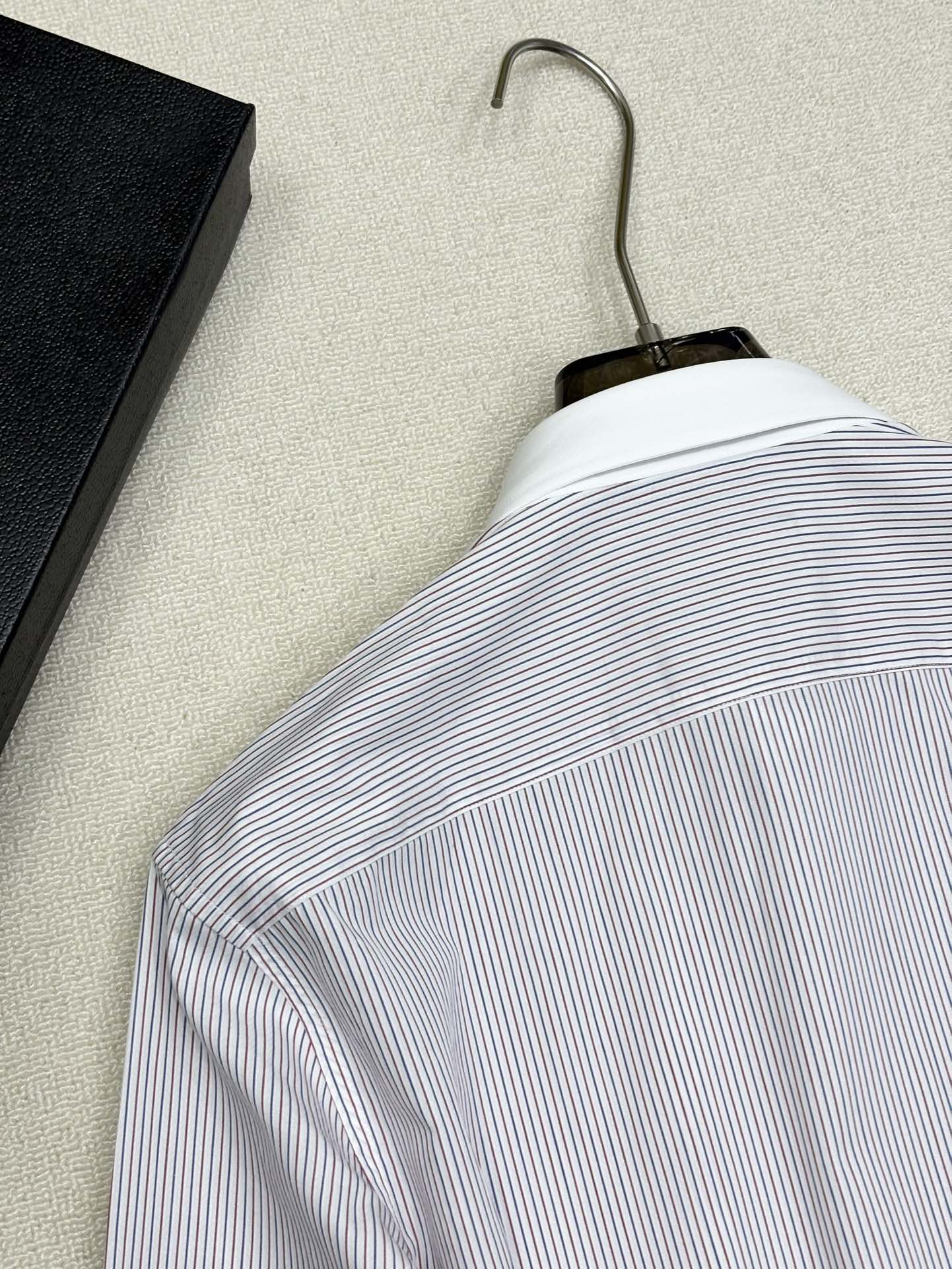 强势上新，新款不断！！！新款衬衫，高级面料高级做工，顶级品质！！！S一XXLS穿125左右m穿140左右