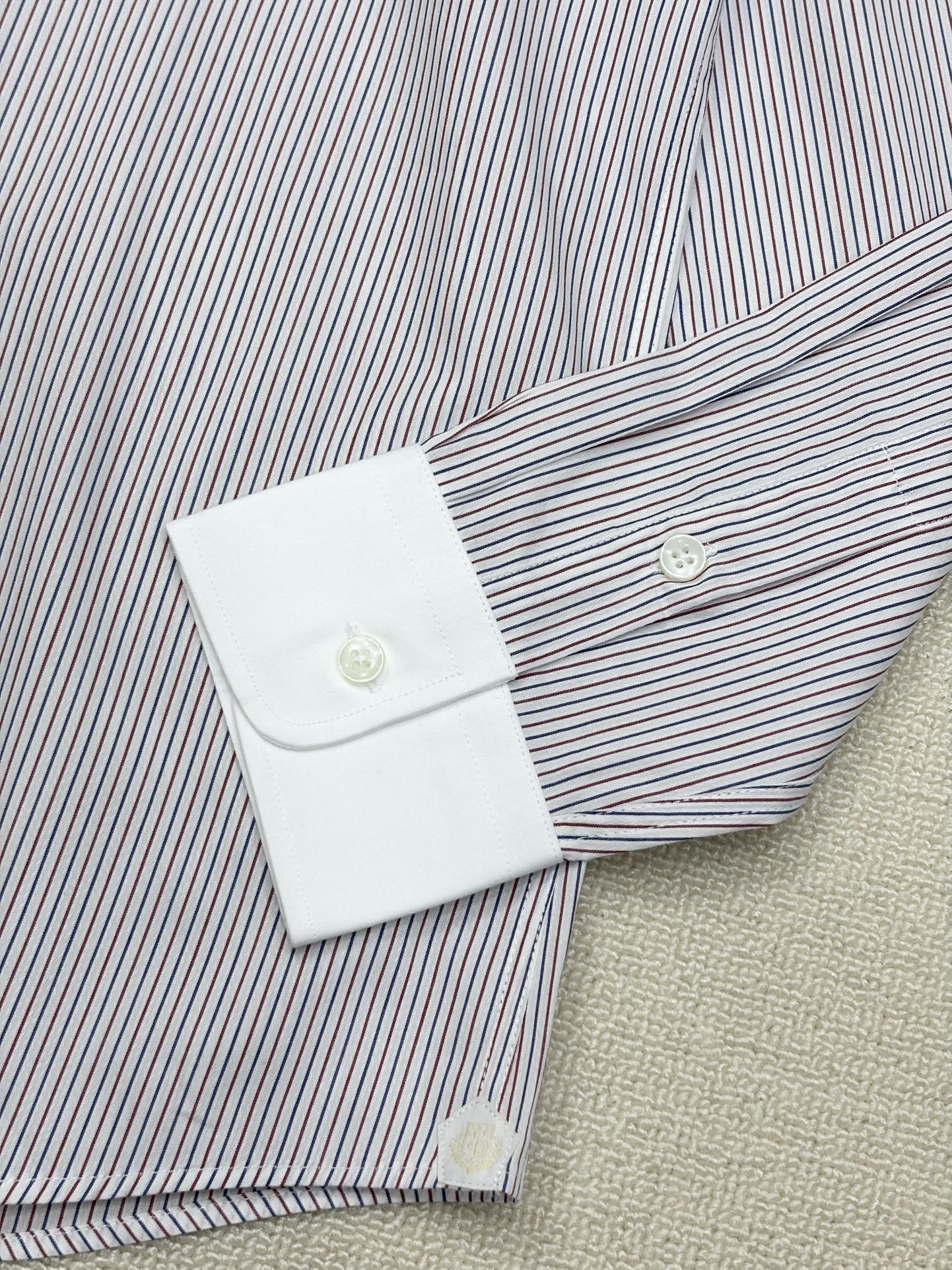 强势上新，新款不断！！！新款衬衫，高级面料高级做工，顶级品质！！！S一XXLS穿125左右m穿140左右